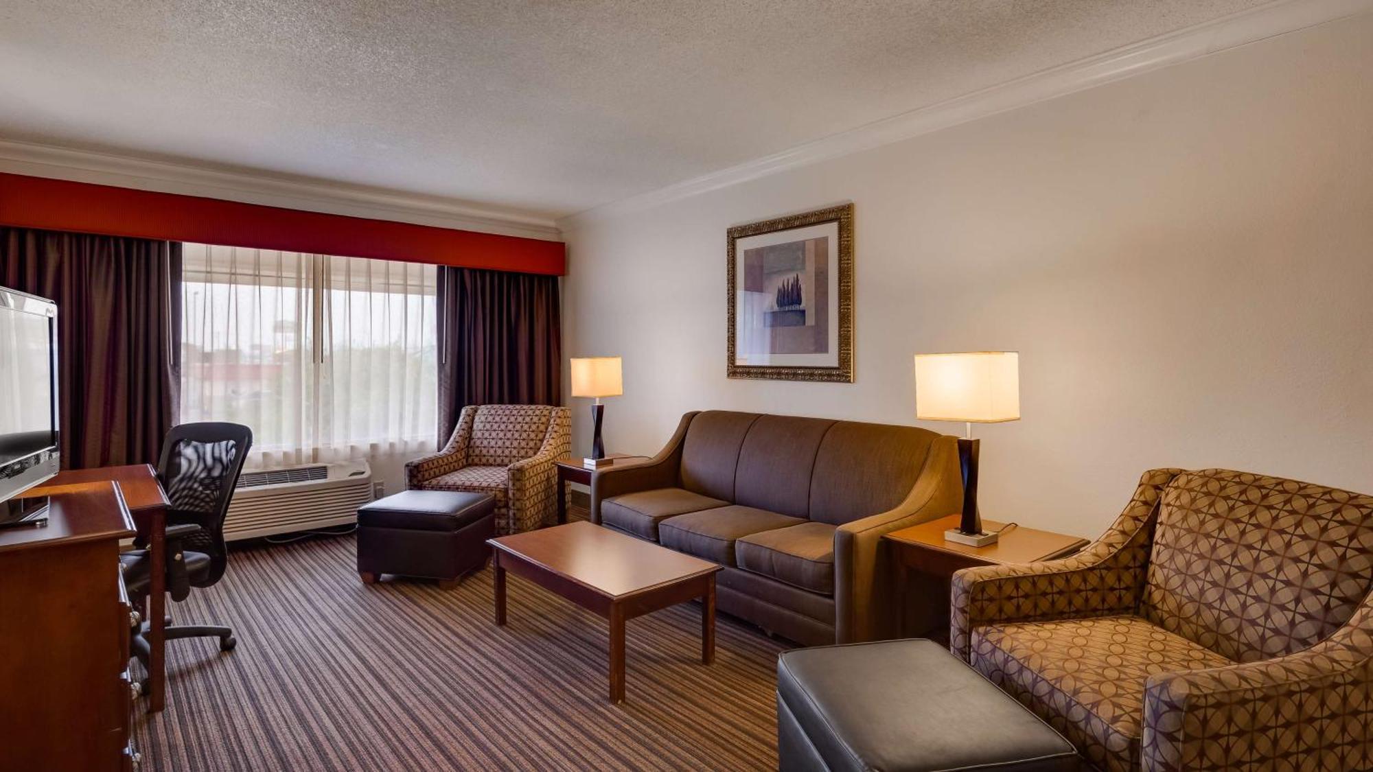 Queen Suite with Two Queen Beds, Sofa Bed and Living Room - Non-Smoking
