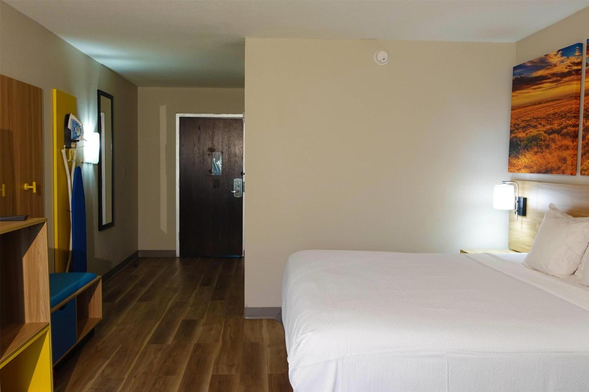 King Room Roll Shower Mobility Access or Non-Smoking,1742830895:JPEG
