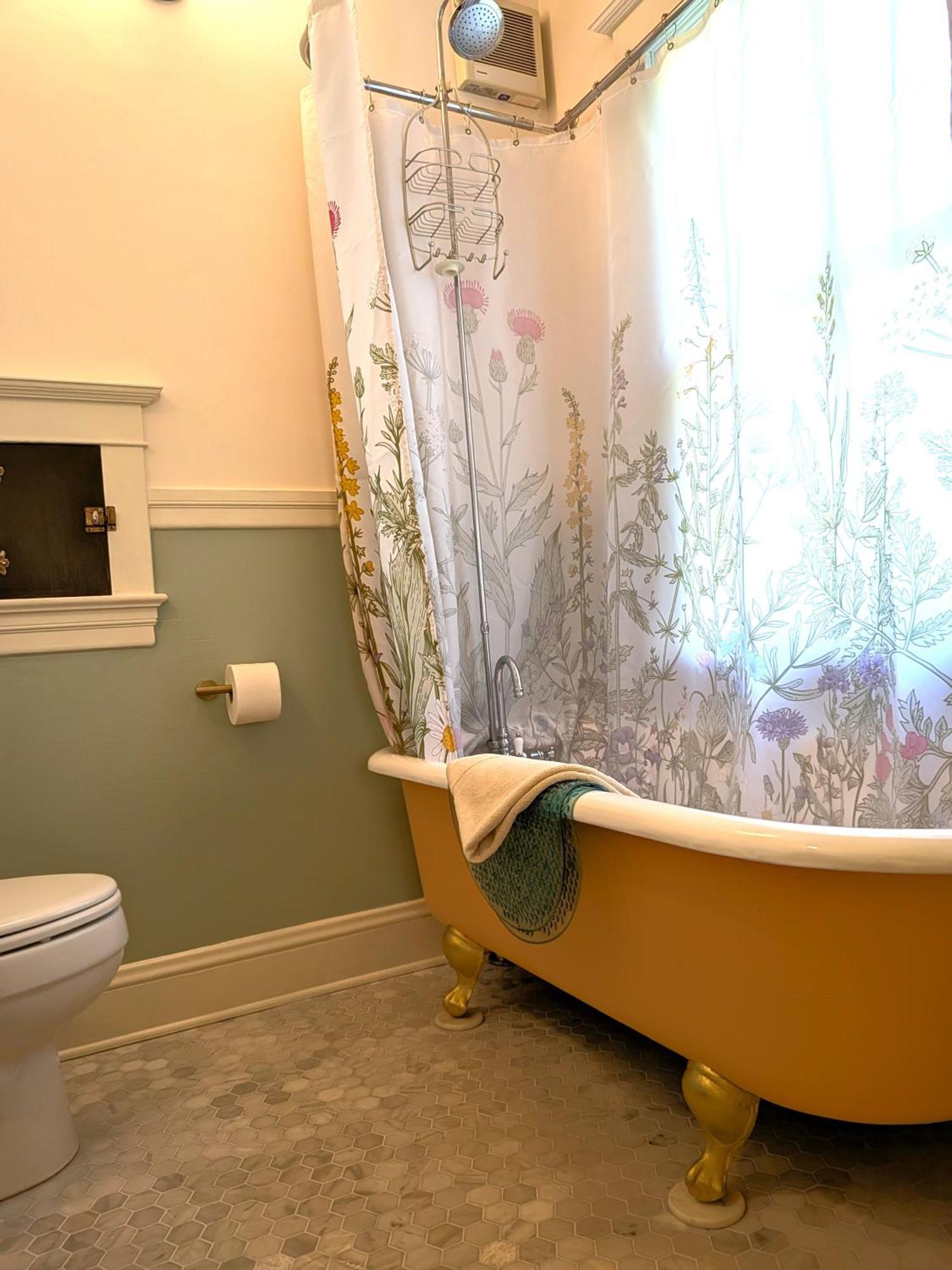 King Room,1665428731:JPEG