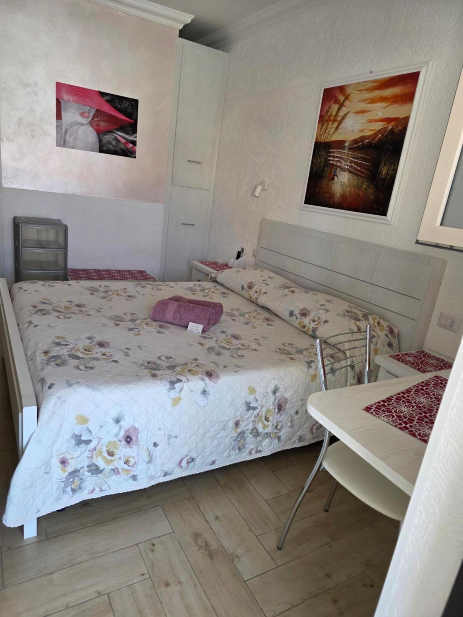 Deluxe Double Room Internal View