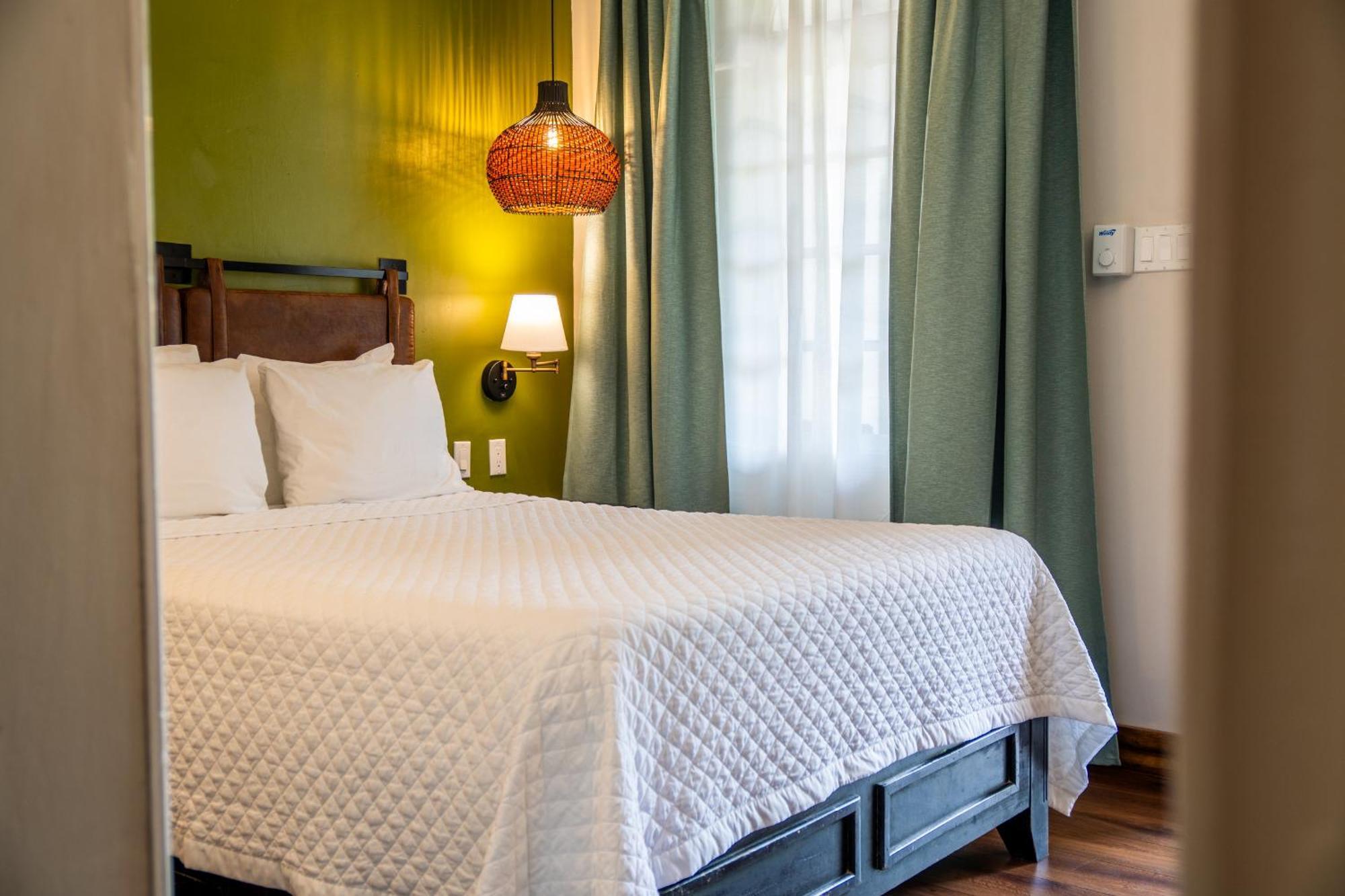 Standard Room One Queen Bed