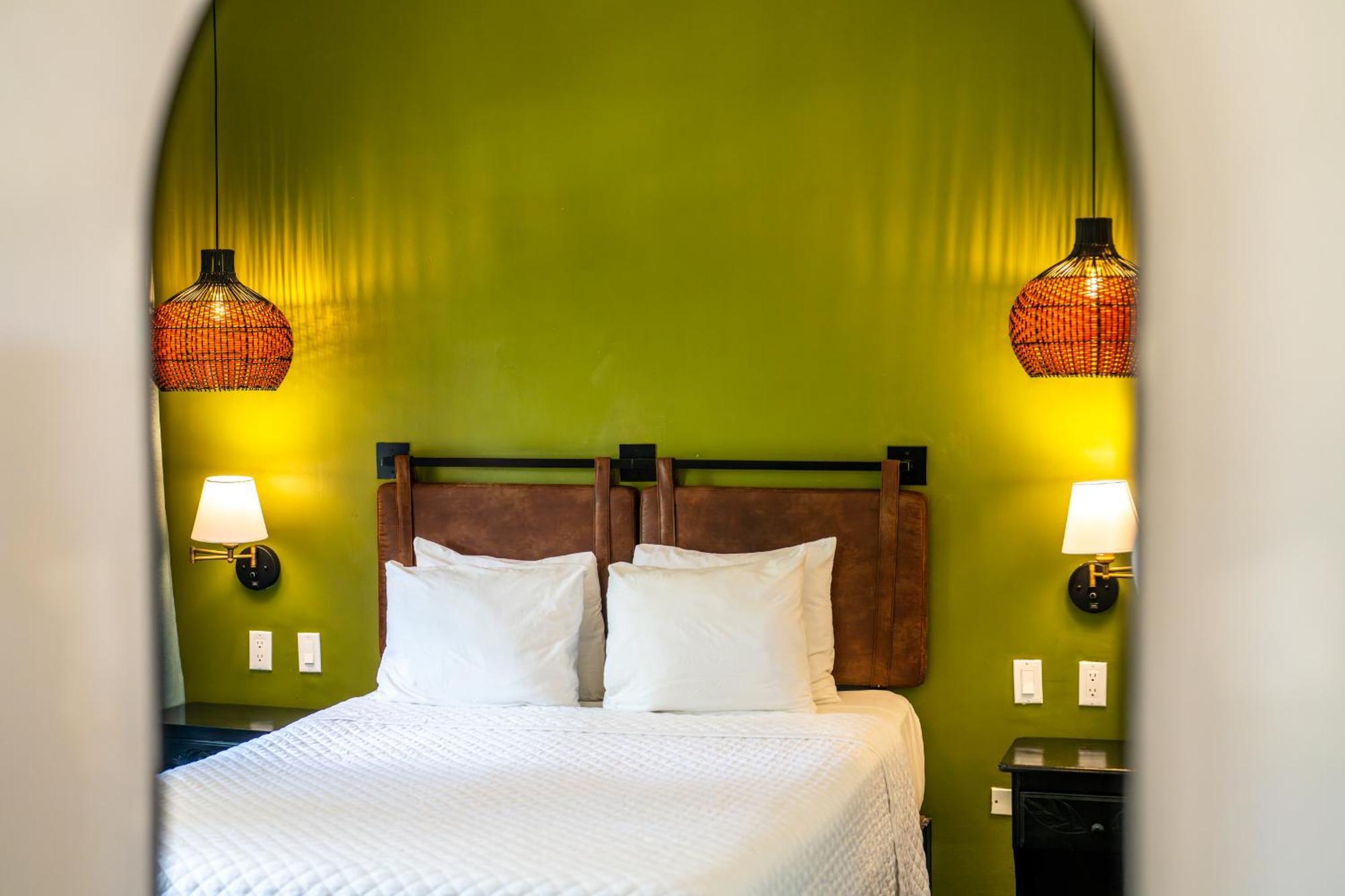 Standard Room One Queen Bed