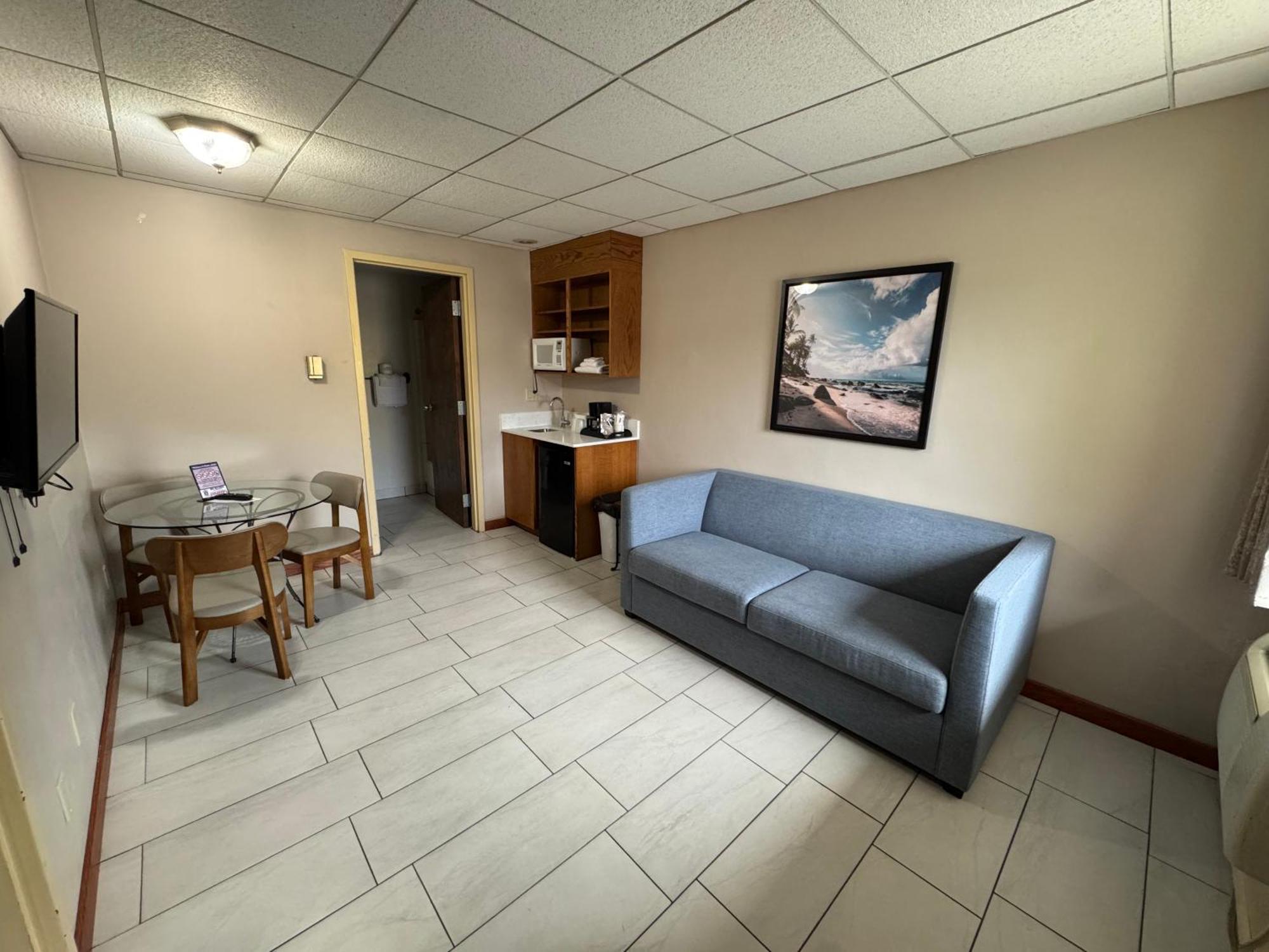 Two-Room Suite,1666038251:JPEG