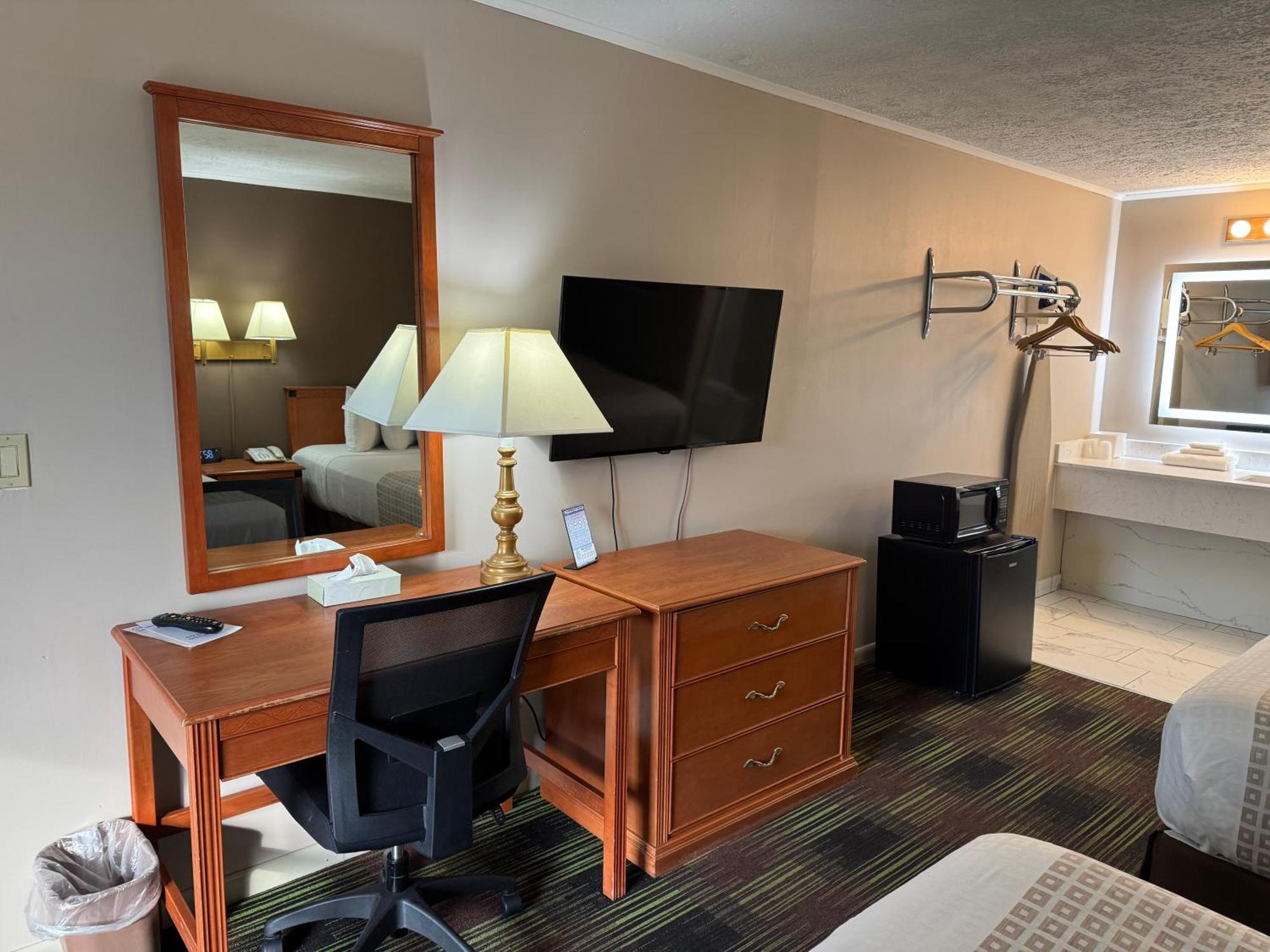 Deluxe Queen Room