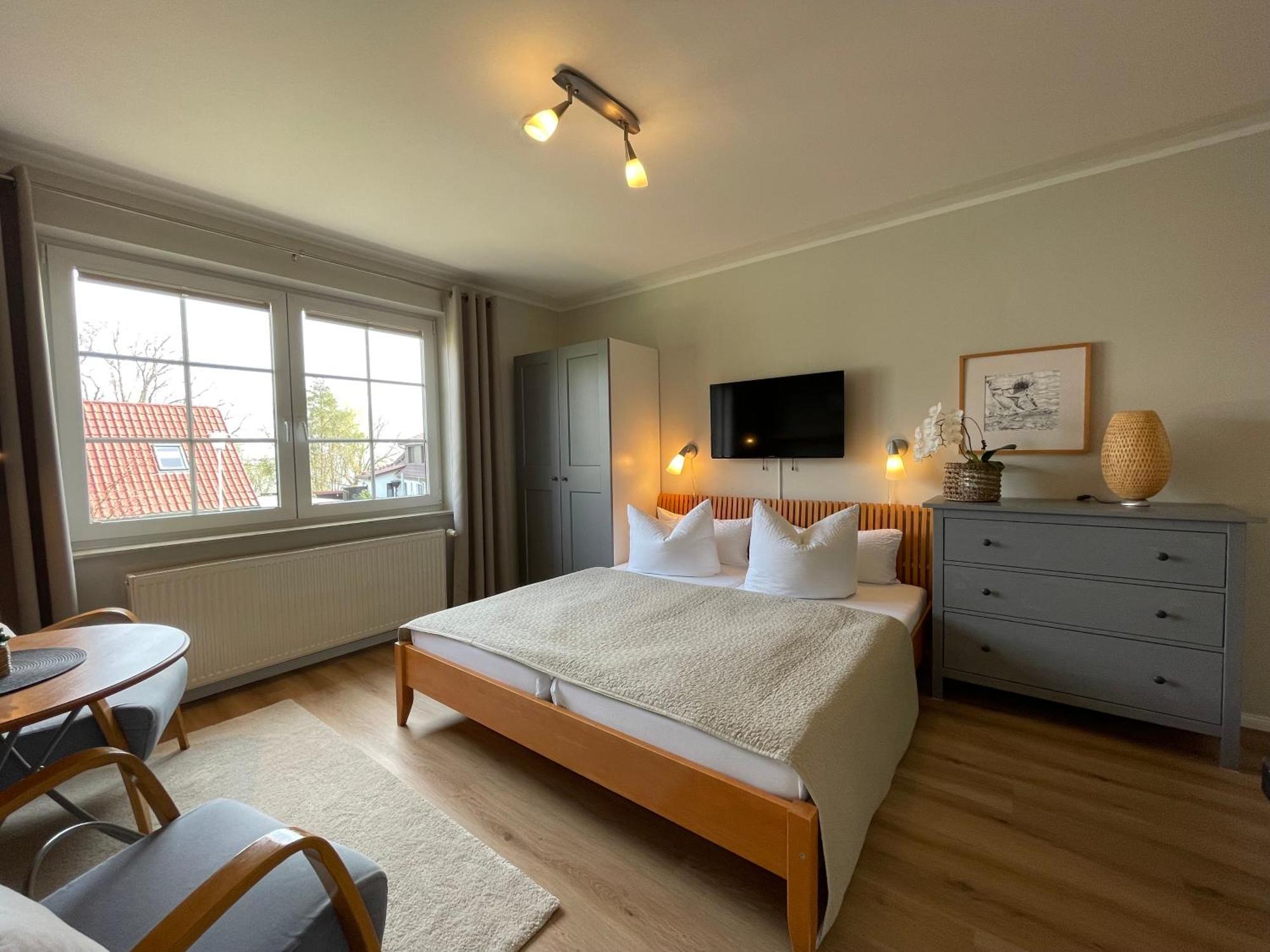Double Room,1666071217:JPEG