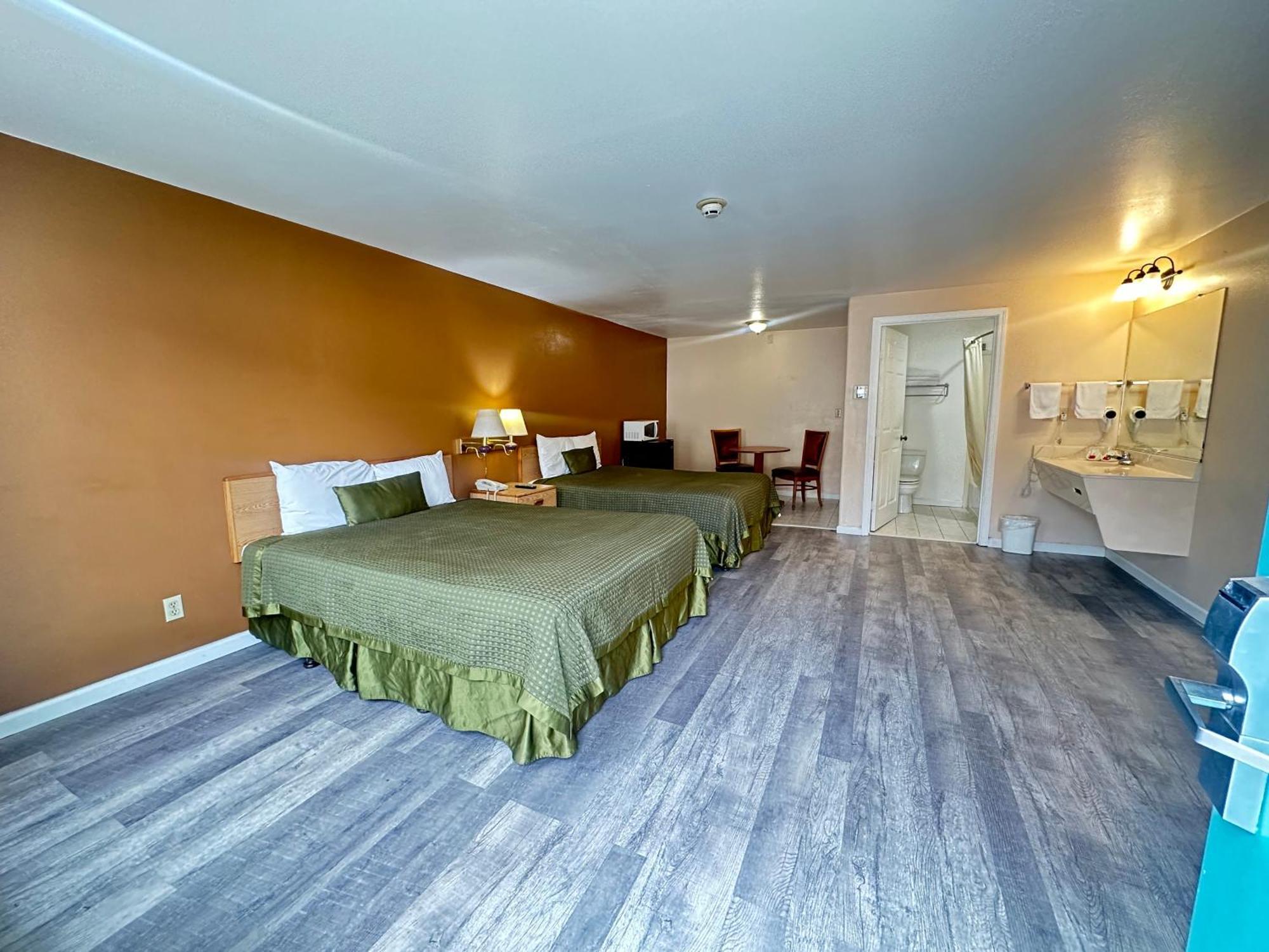 Standard Queen Room