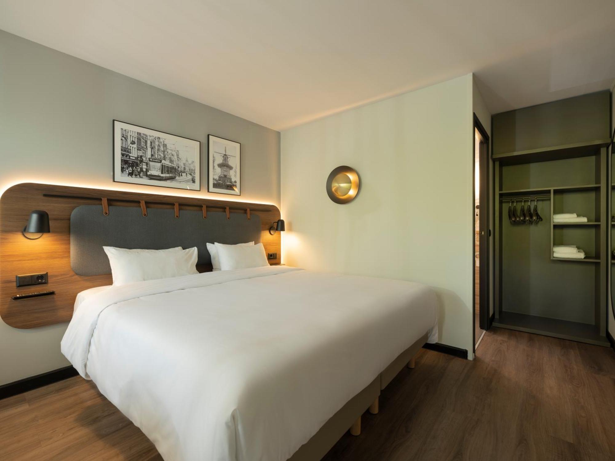 Superior Room 1 King Bed,1666635649:JPEG