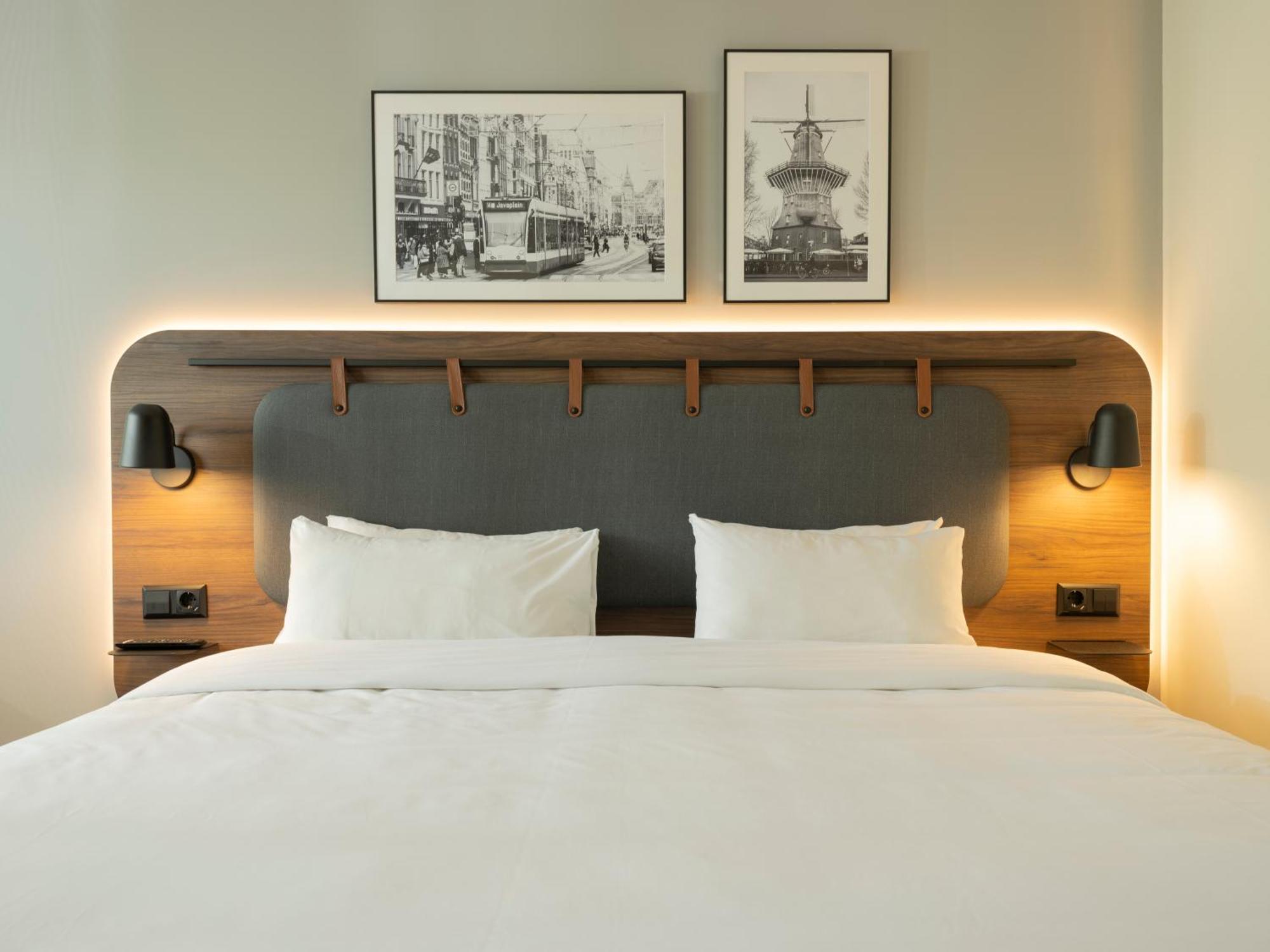 Superior Room 1 King Bed no pets allowed