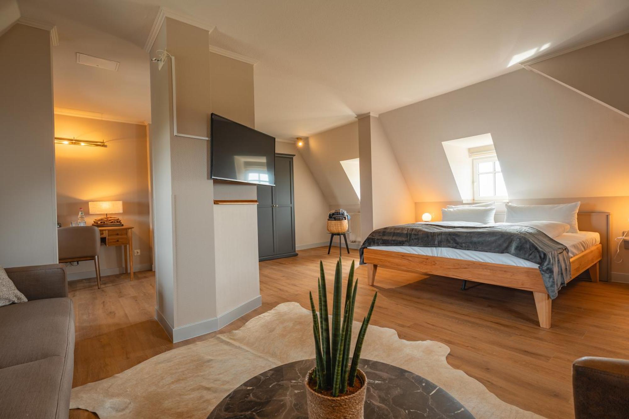 Superior Double Room,1666642642:JPEG
