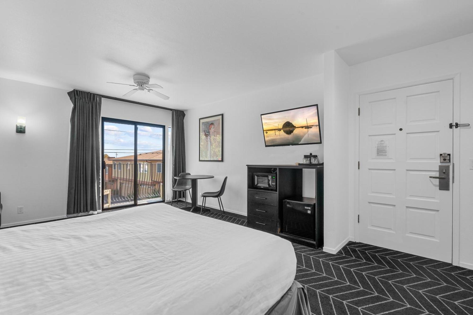 Deluxe Room 1 King Bed fireplace balcony non smoking