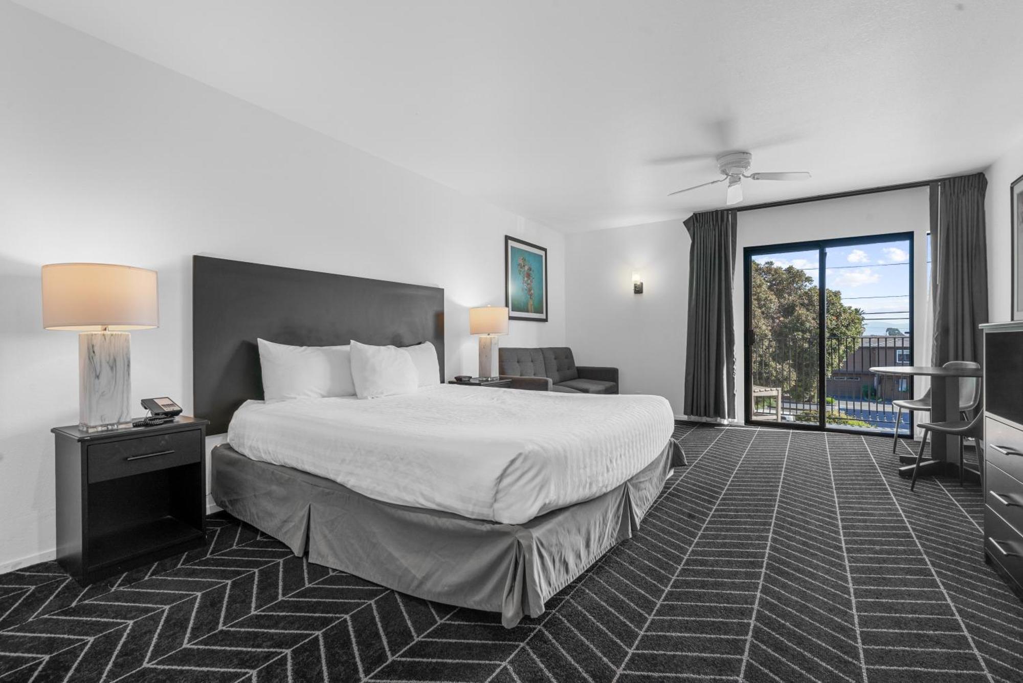 Deluxe Room 1 King Bed fireplace balcony non smoking