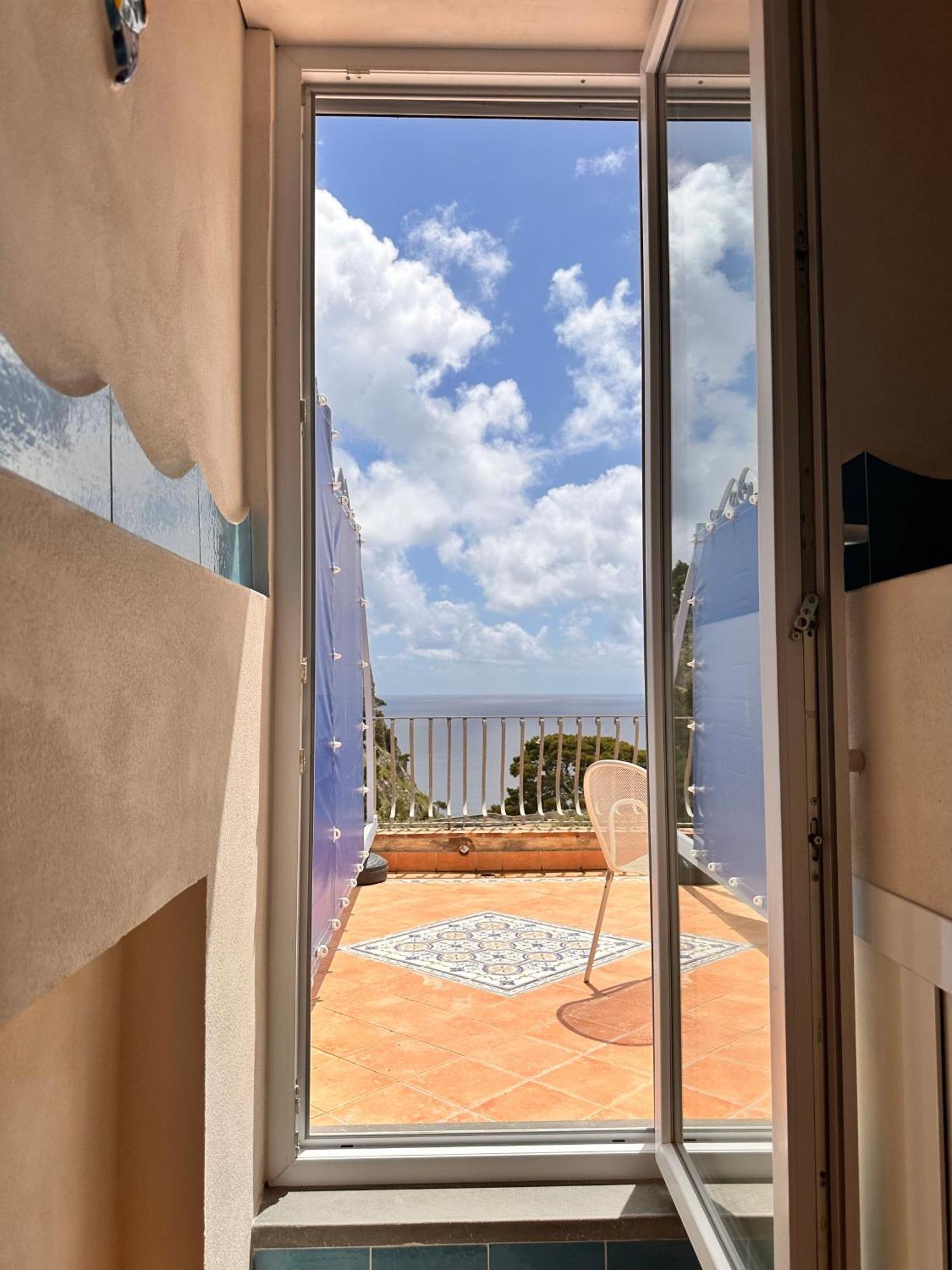 Double or Twin Room Sea View