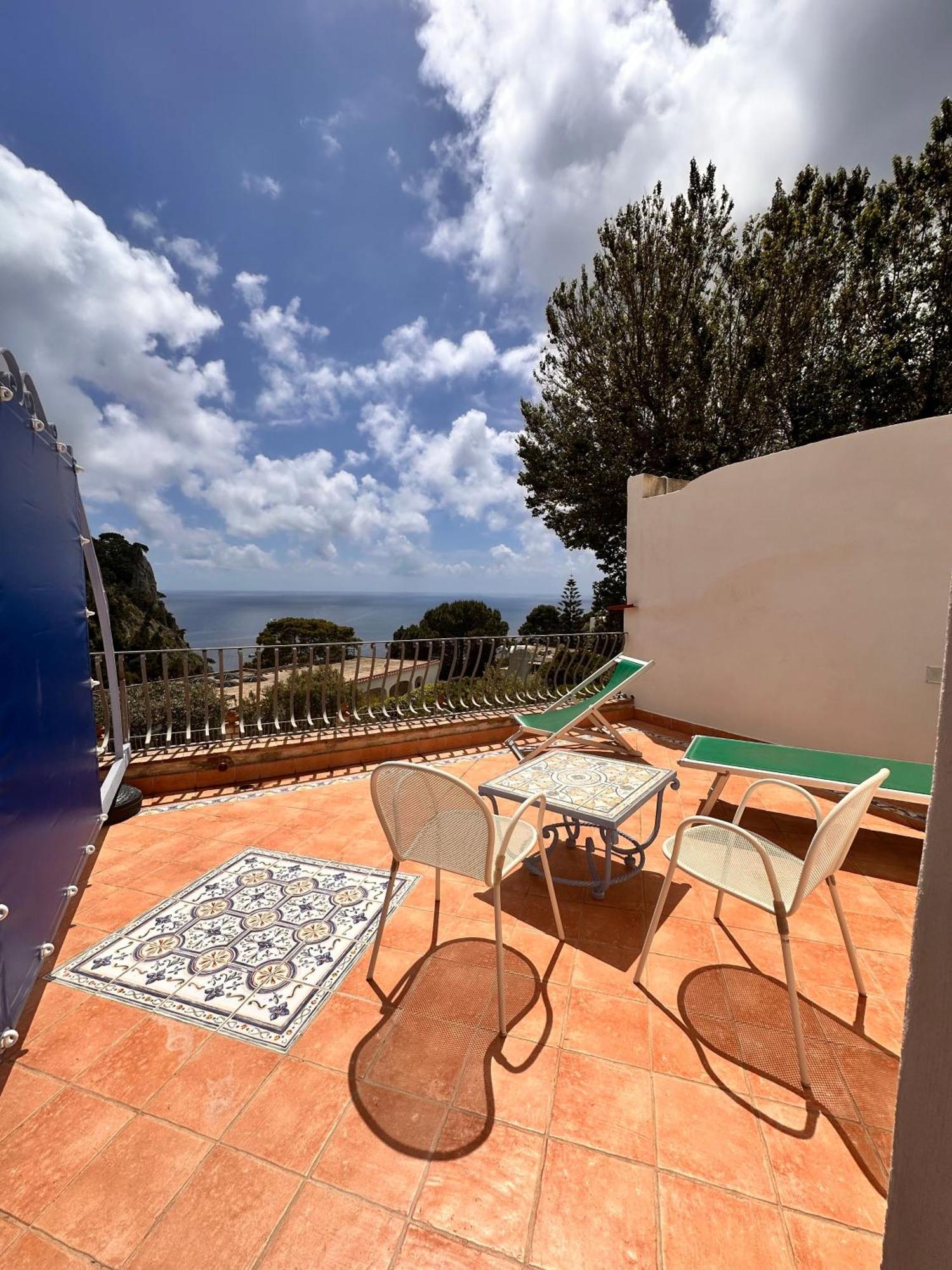 Double or Twin Room Sea View