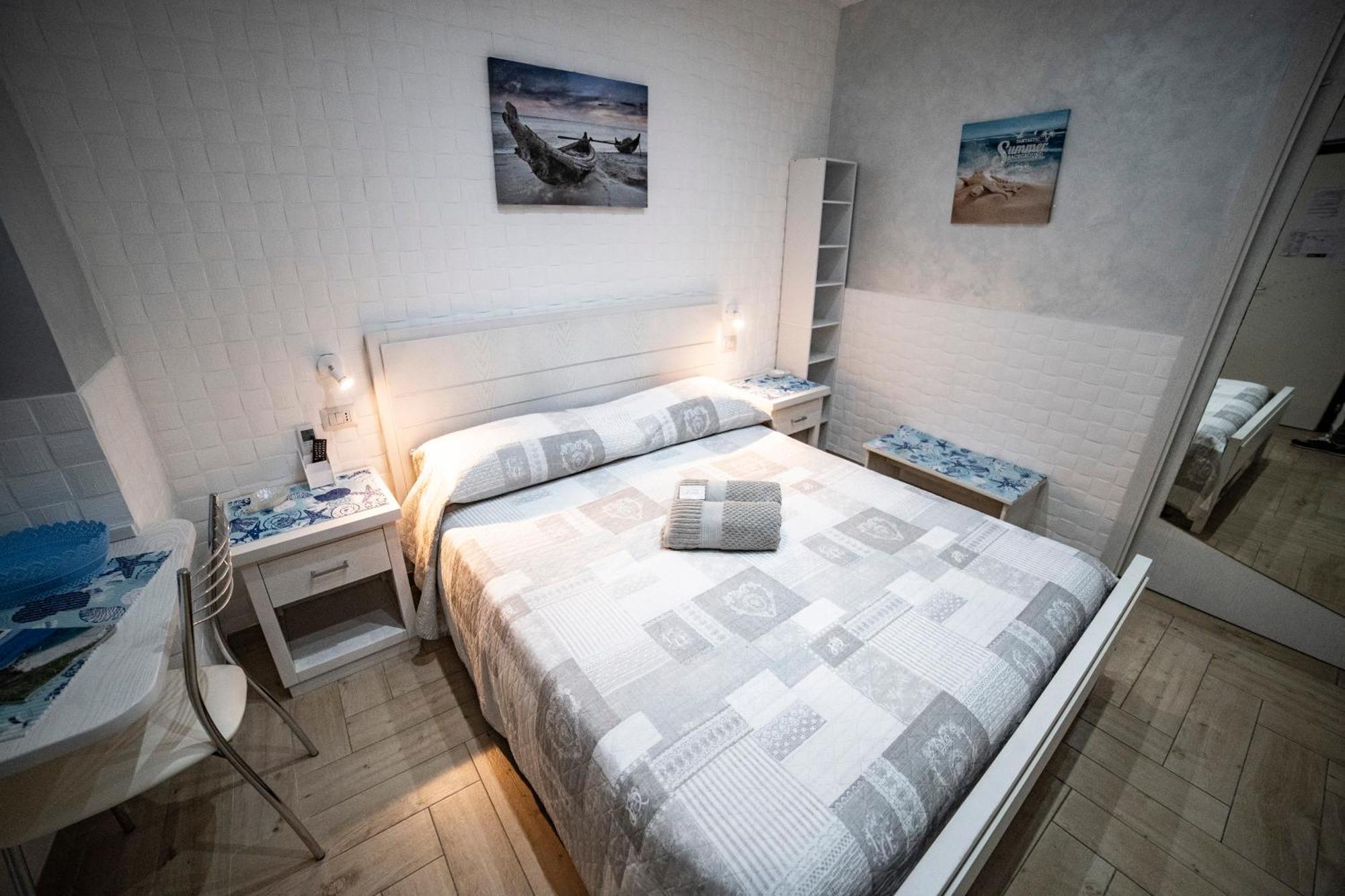Deluxe Double Room Internal View