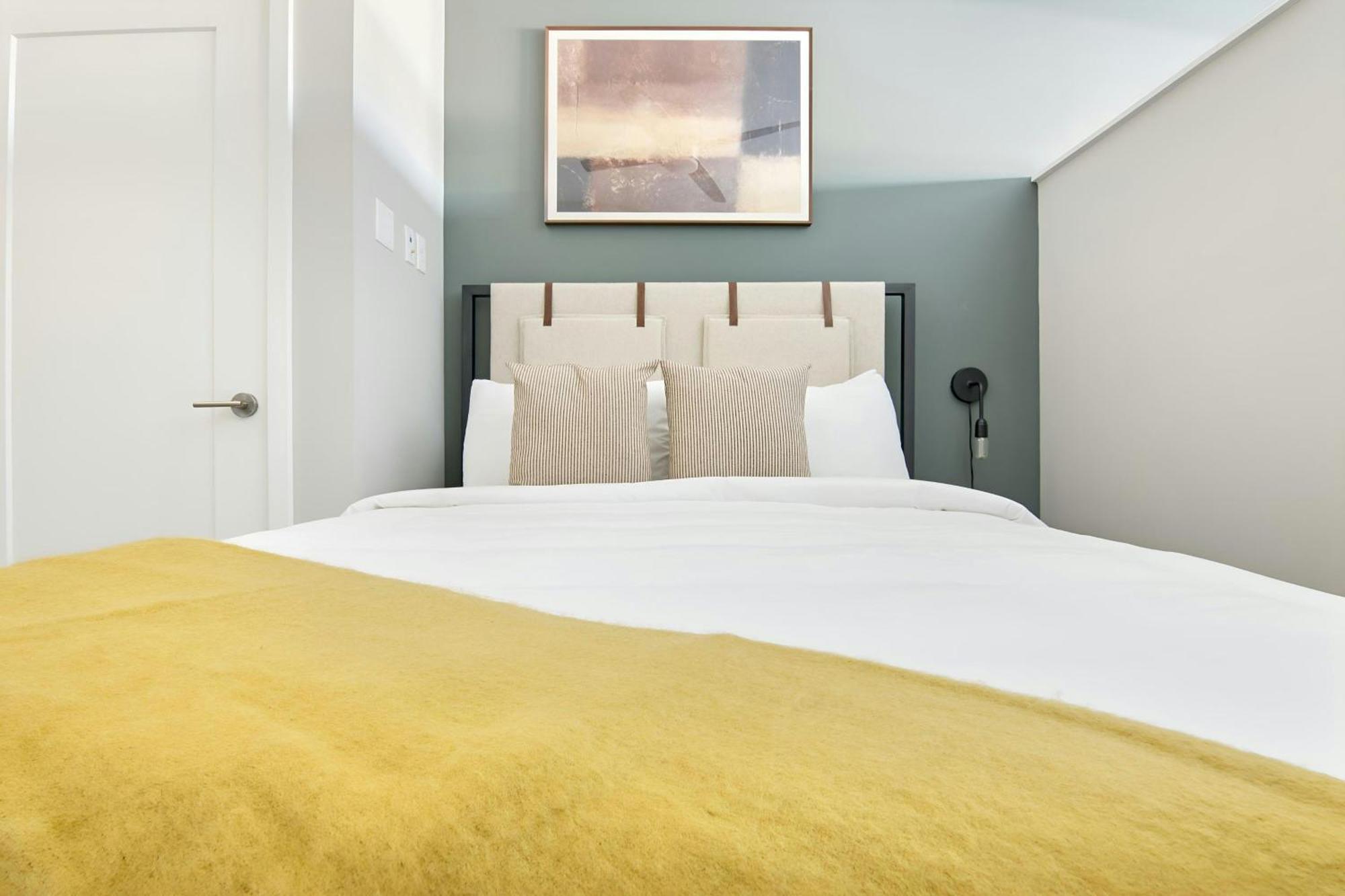 Studio Apartment Queen Sofa Bed Balcony