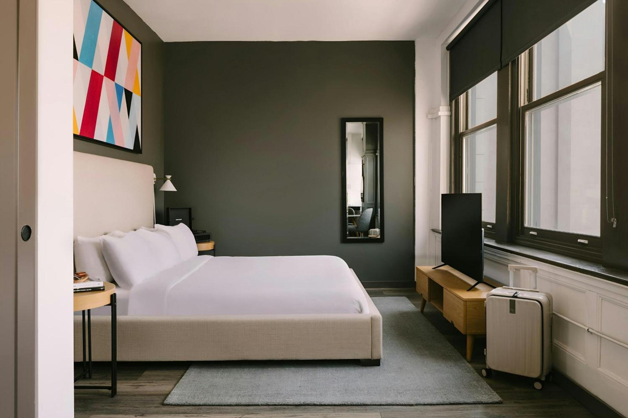 Superior Studio Apartment with King Bed and City view