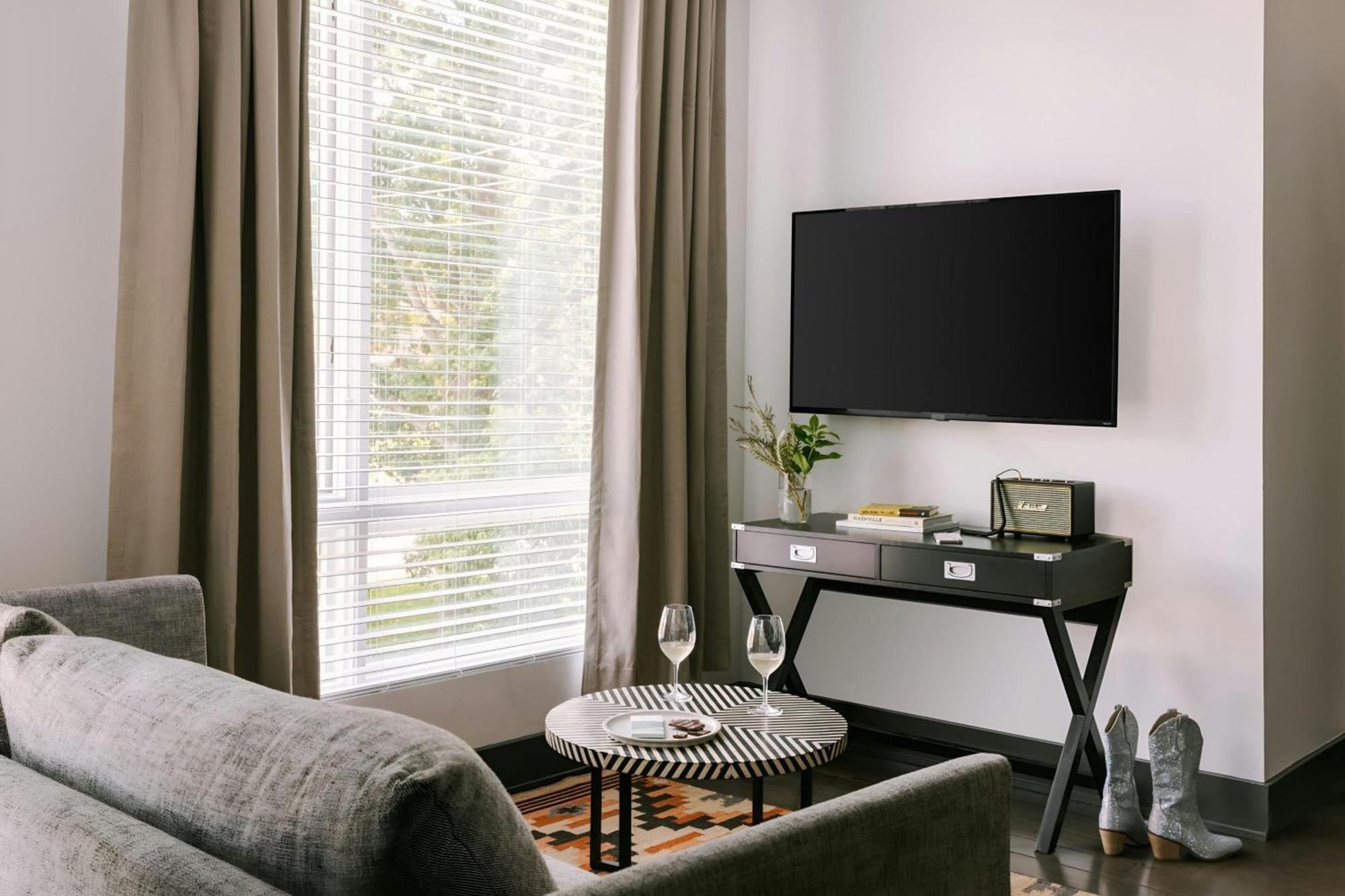 One-Bedroom Apartment Queen Bed Sofa Bed Balcony,1666753485:JPEG