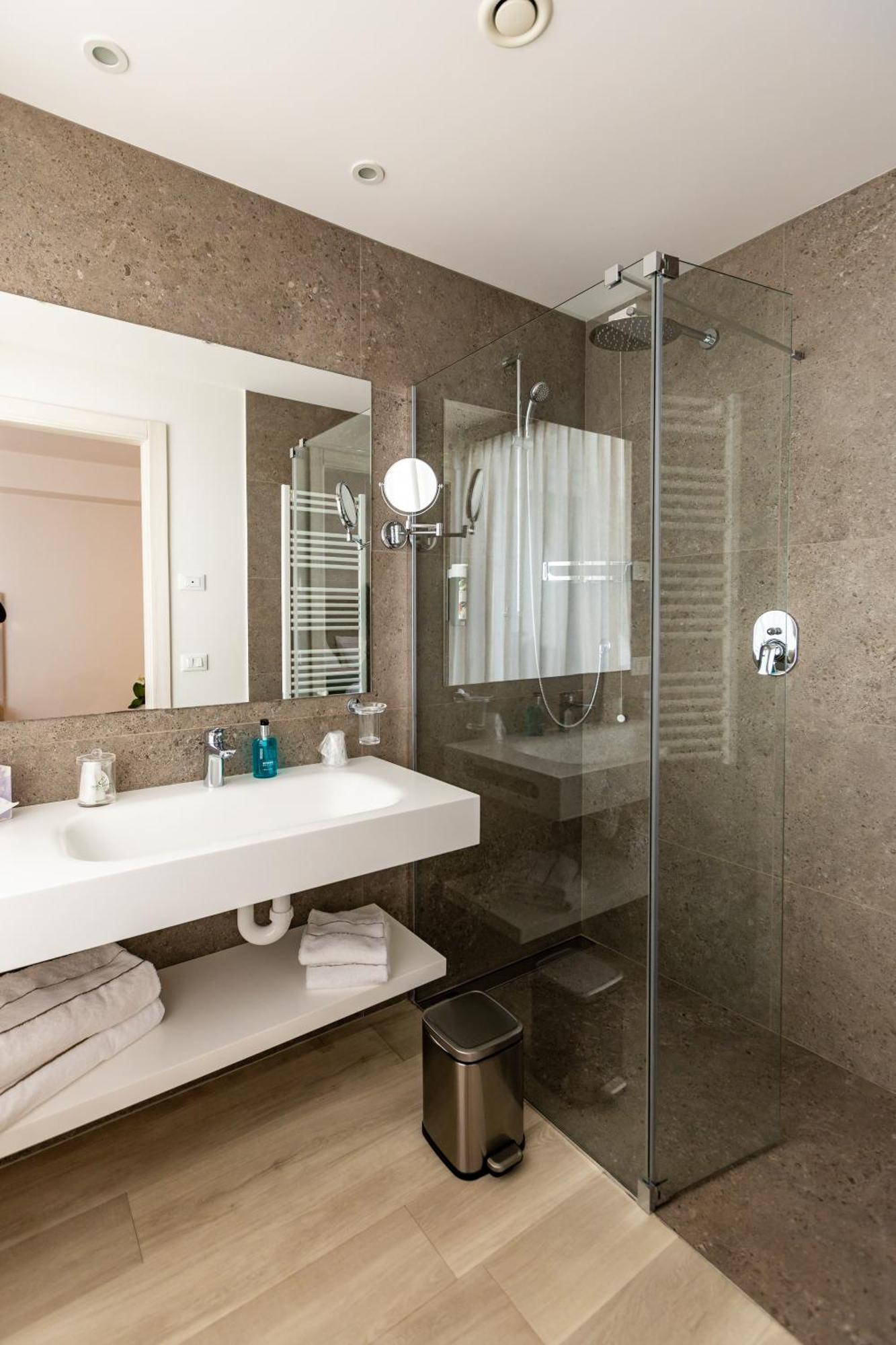 Superior Double Room Side Lake View