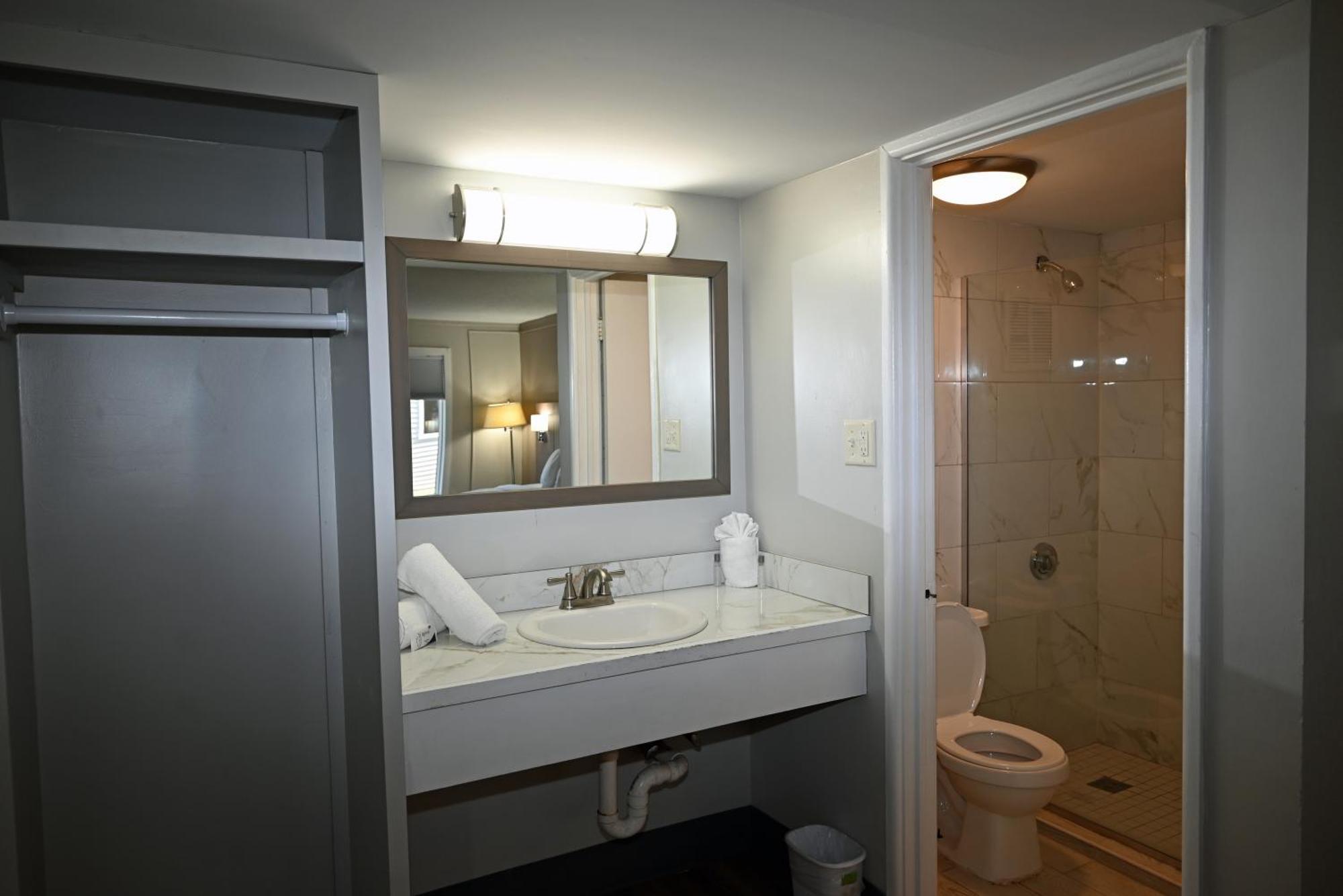 Deluxe Queen Room with Two Queen Beds