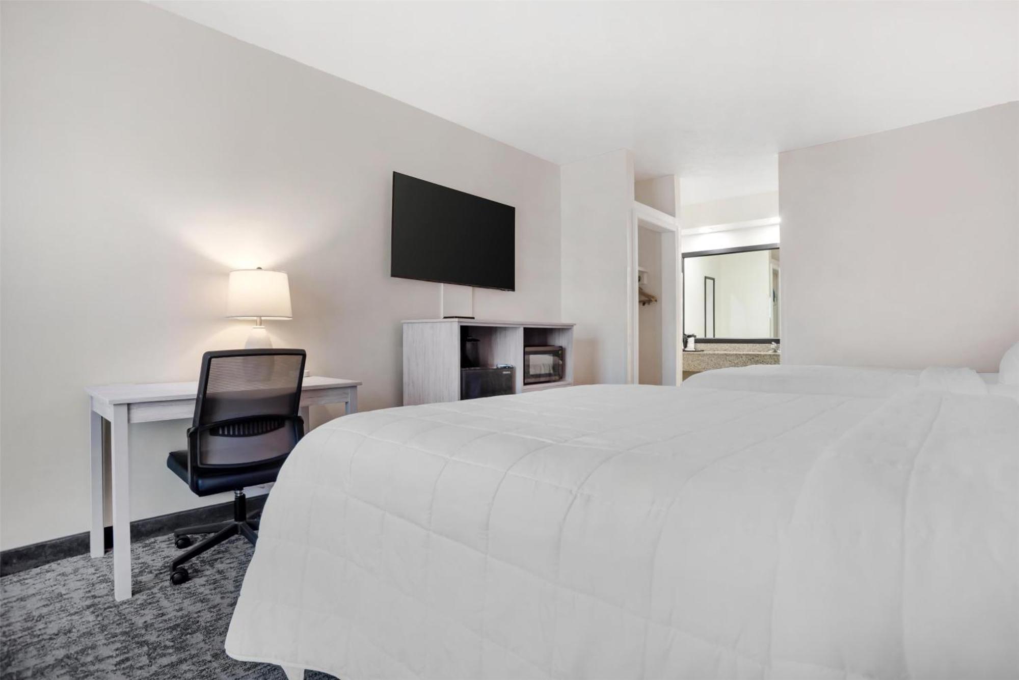 Queen Room Two Queen Beds Mobility Accessible Roll Shower