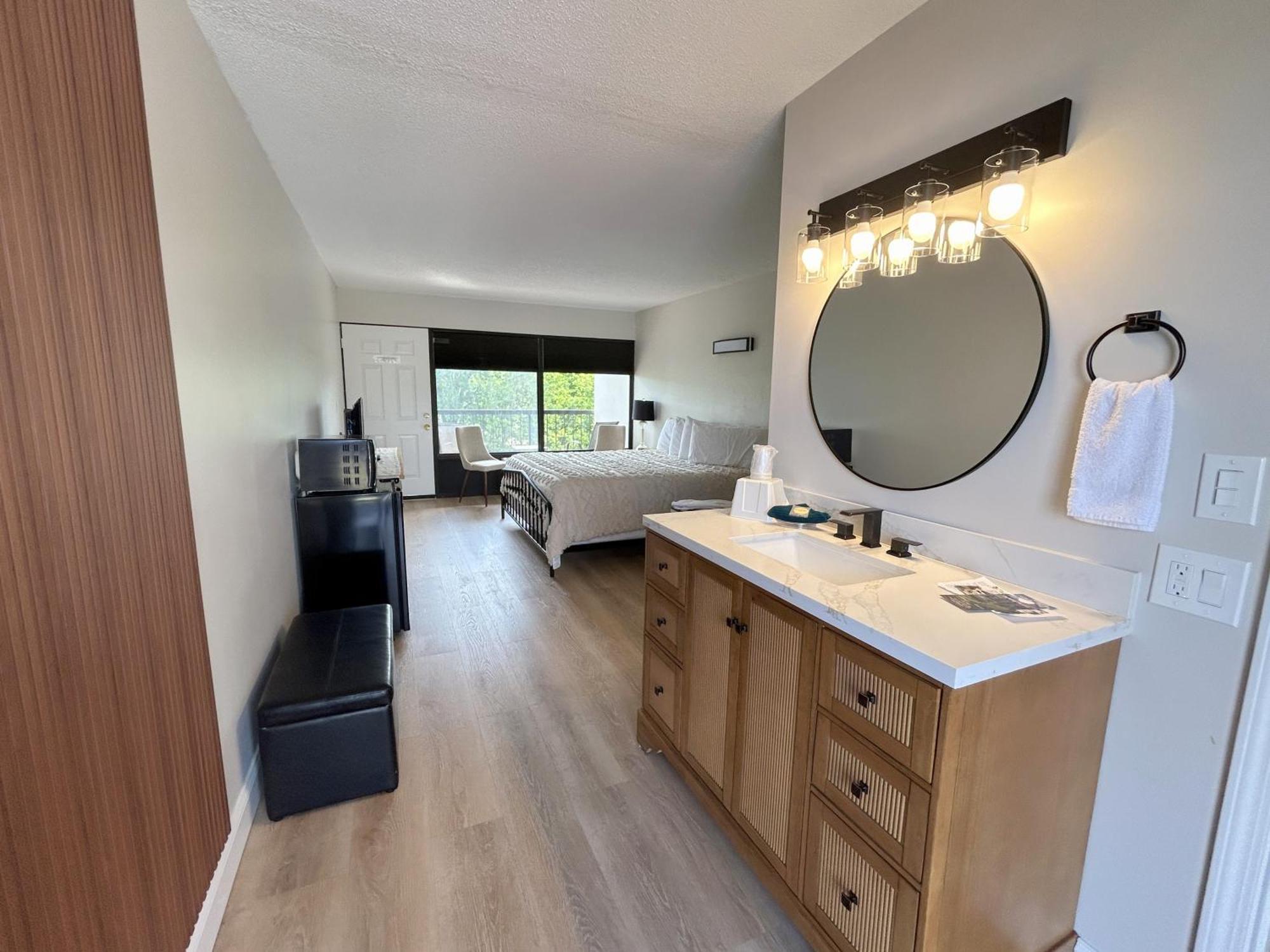 Deluxe King Room Spa Bath