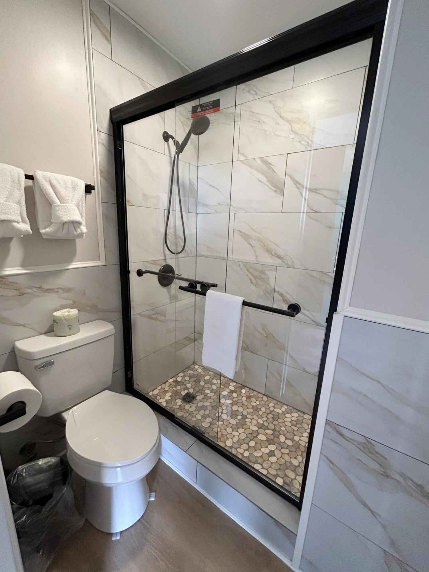 Deluxe King Room Spa Bath
