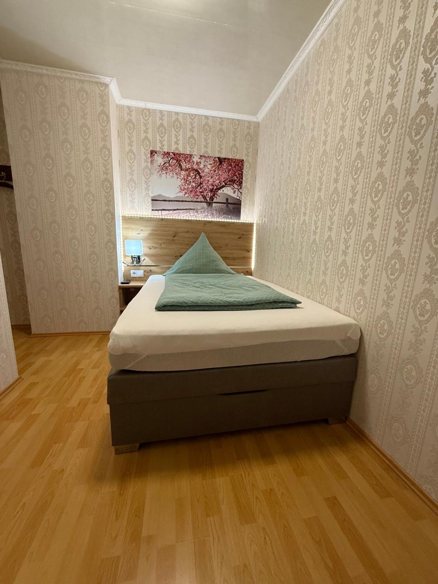 Single Room,1667498830:JPEG