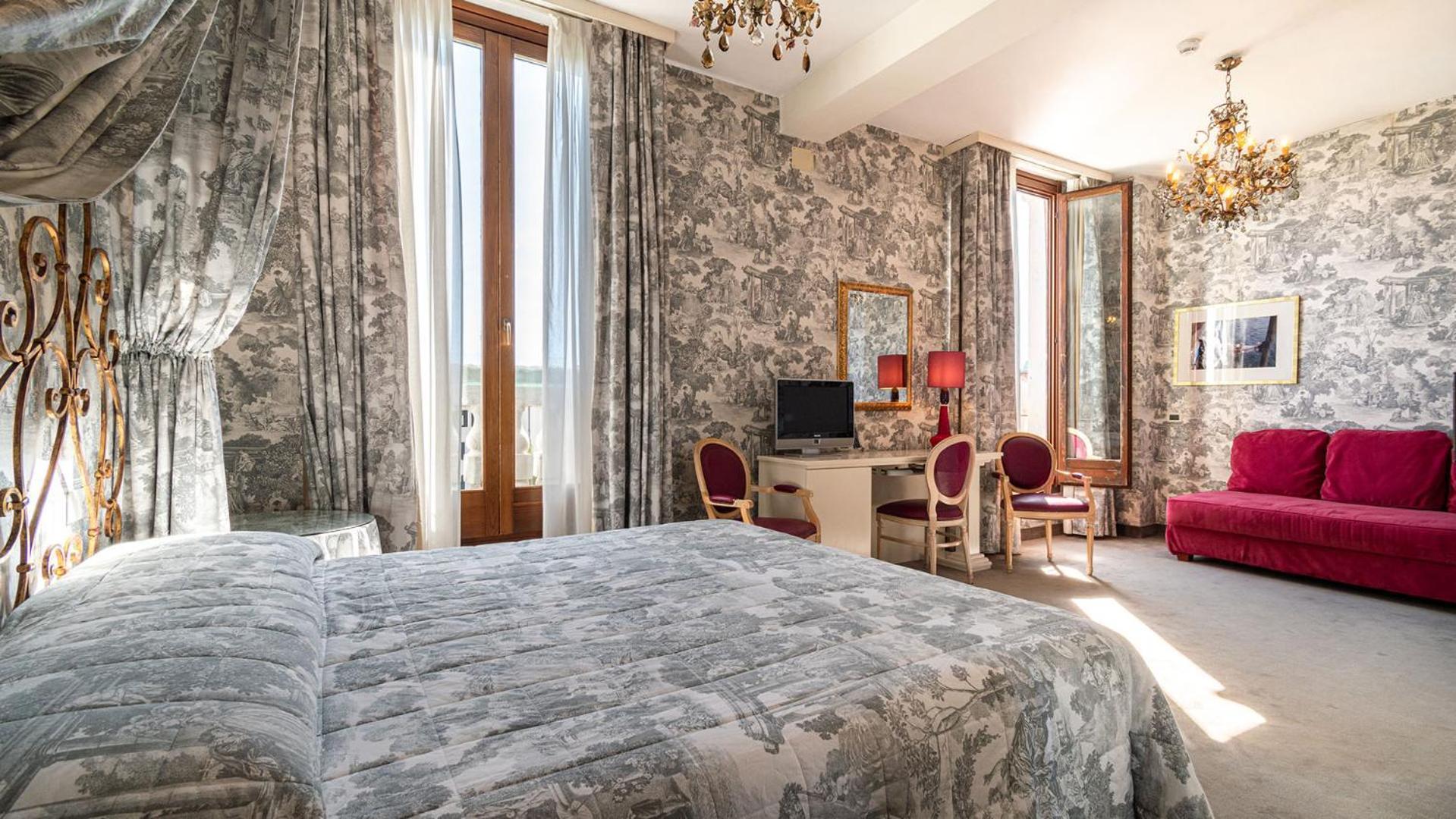 Junior Suite Canal View