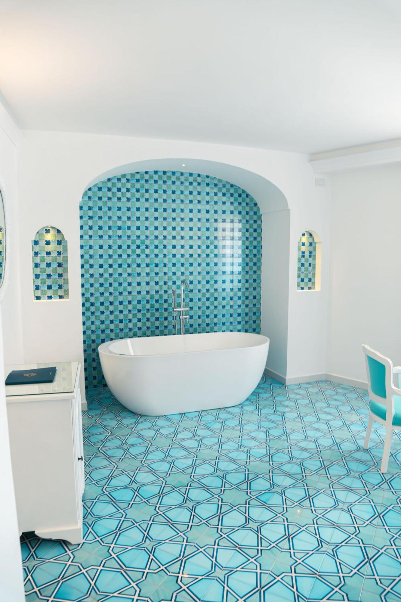 Suite Indoor Spa Bath Sea View