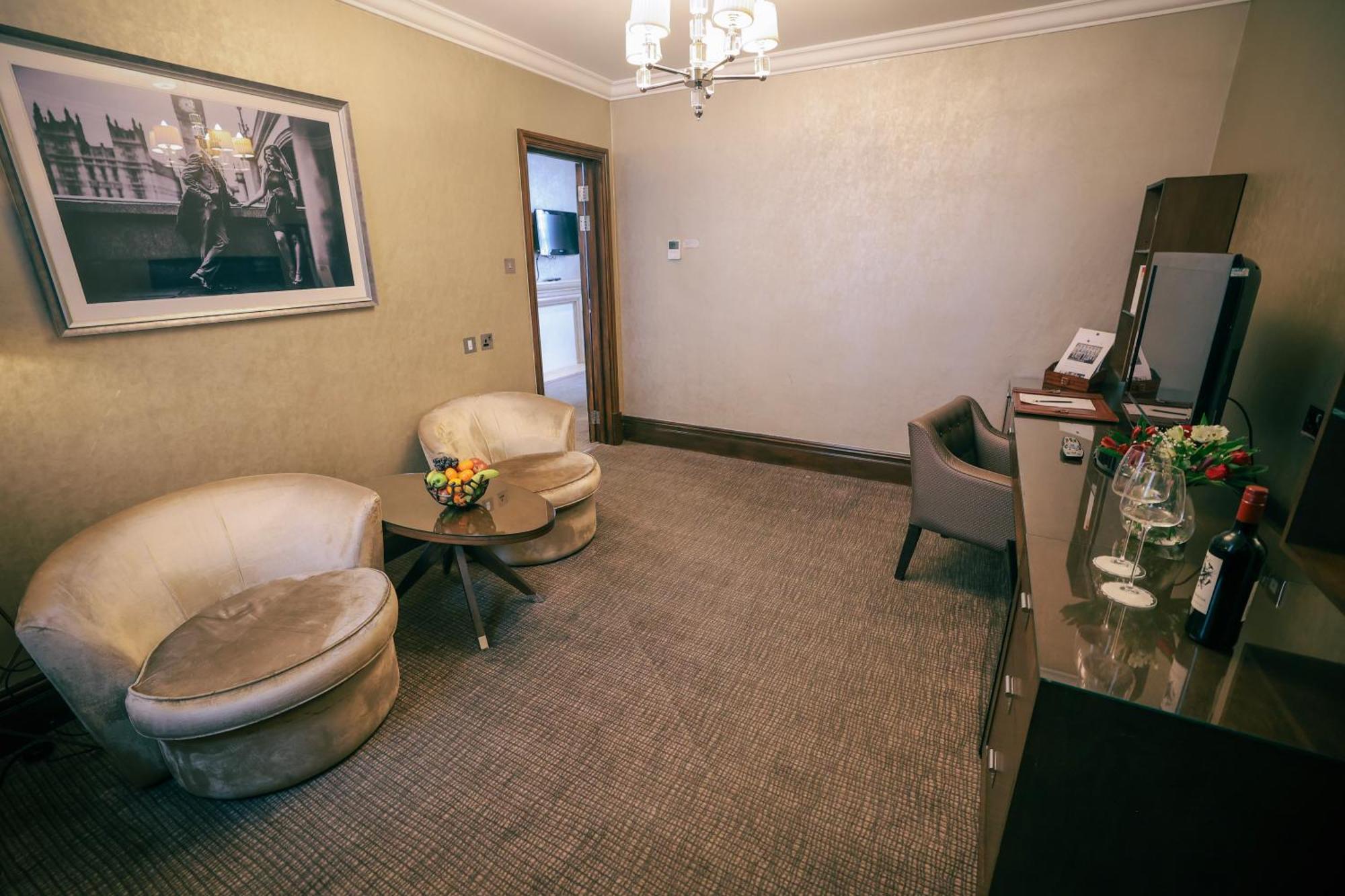 King Magistrate Suite