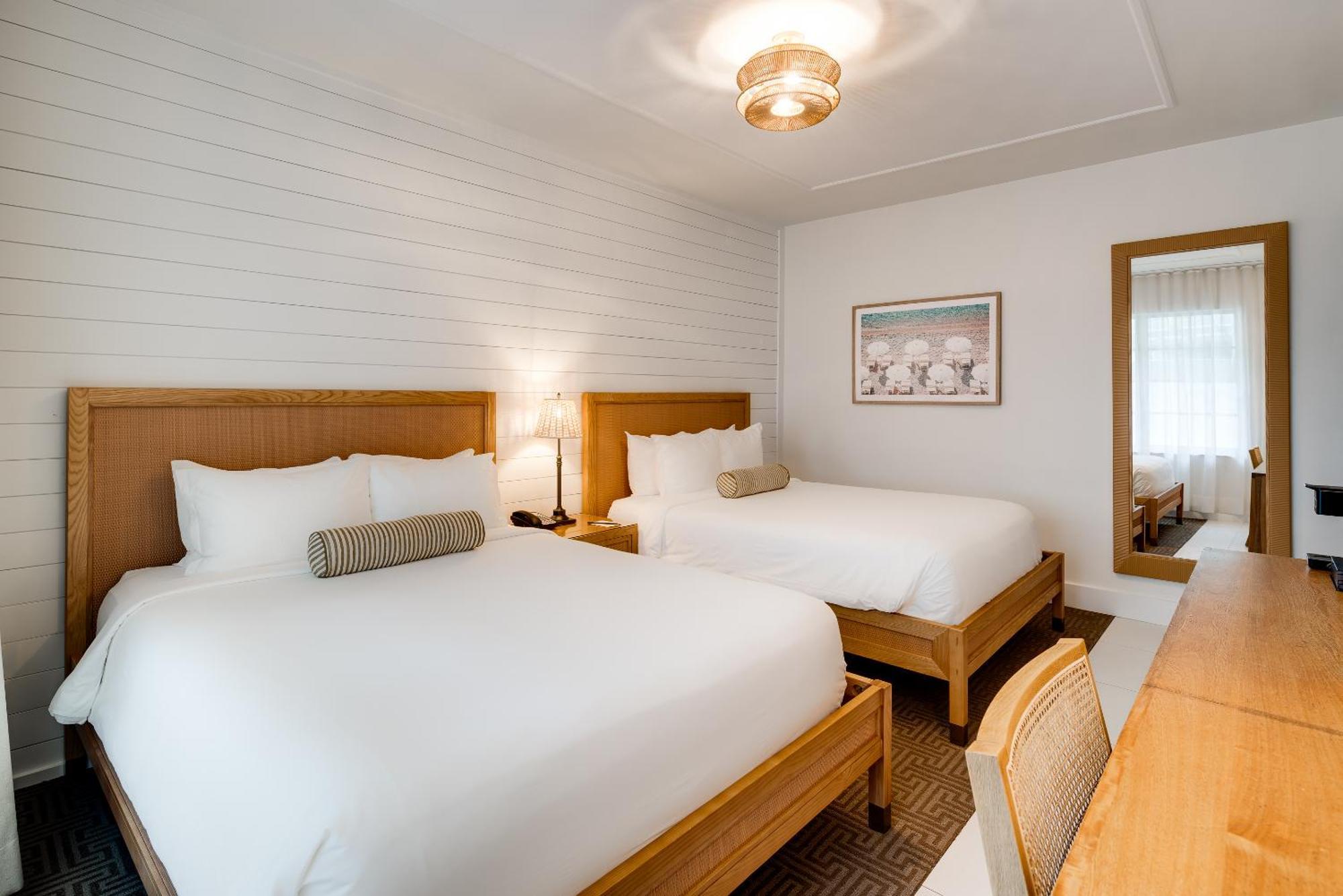 Standard Double Queen Room