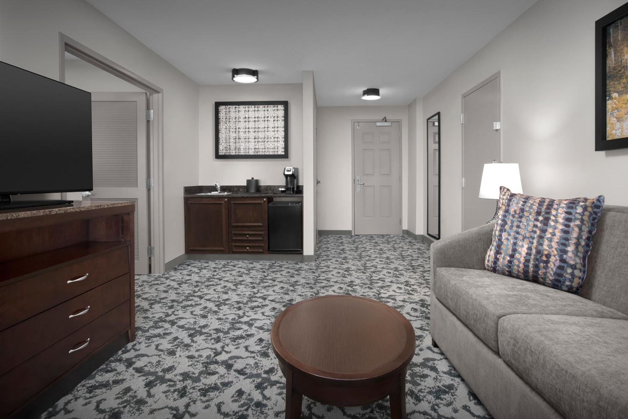 One-Bedroom King Suite - Mobility and Hearing Access Tub