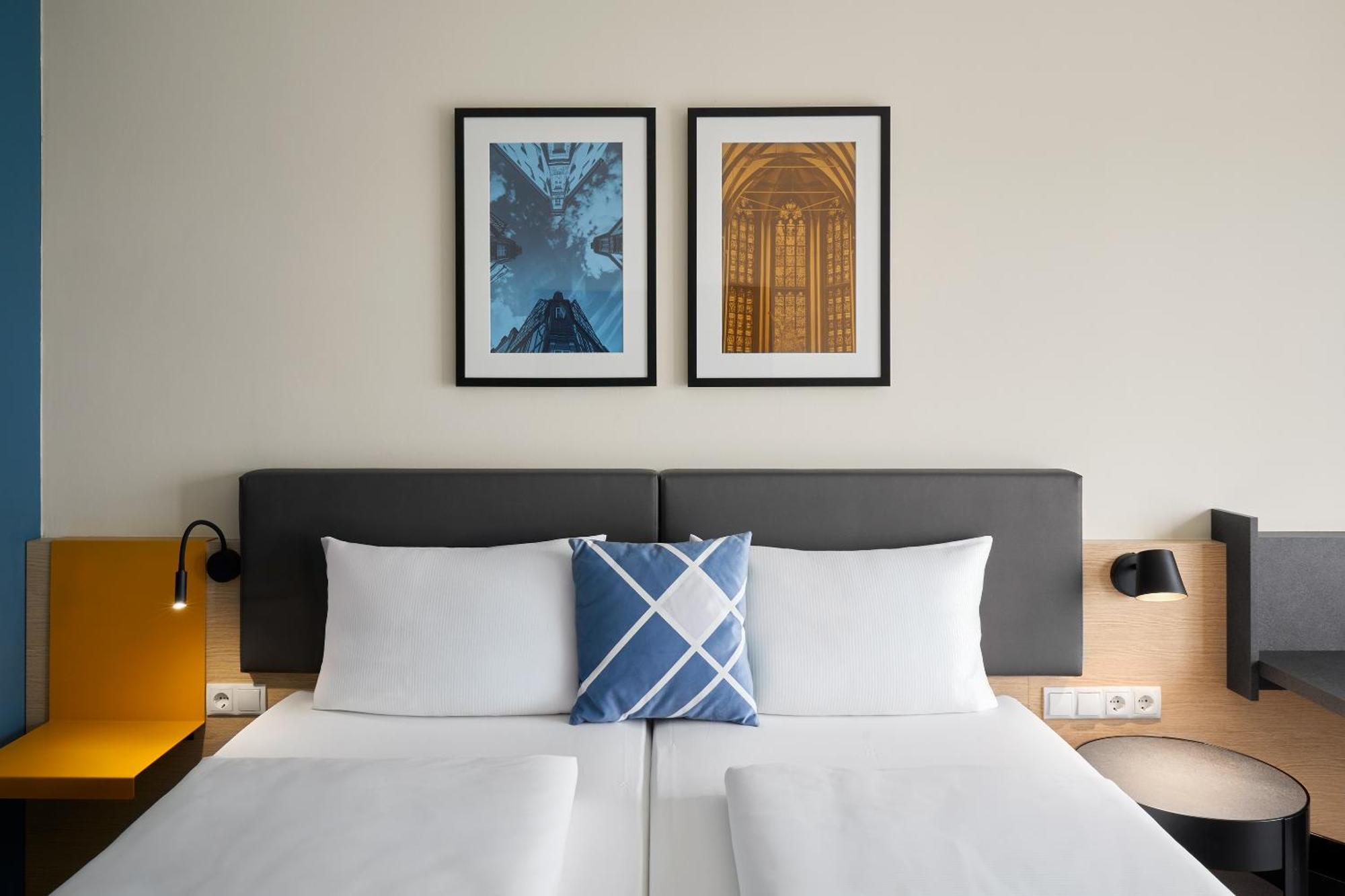 Standard Twin Room Street View