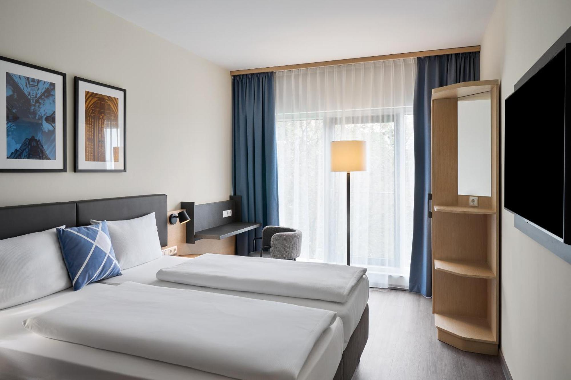 Standard Twin Room Street View