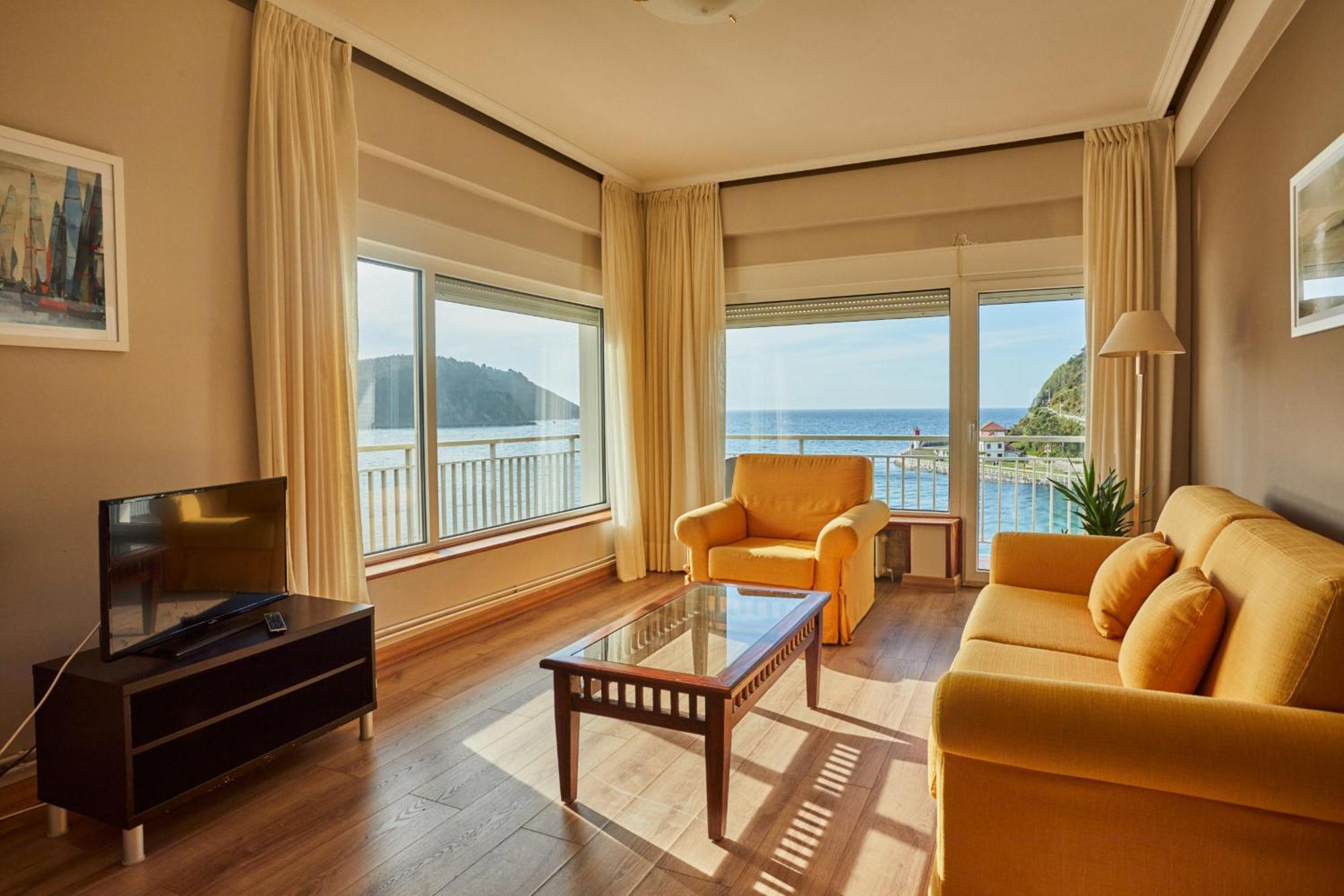 Junior Suite with Sea View,1668058791:JPEG
