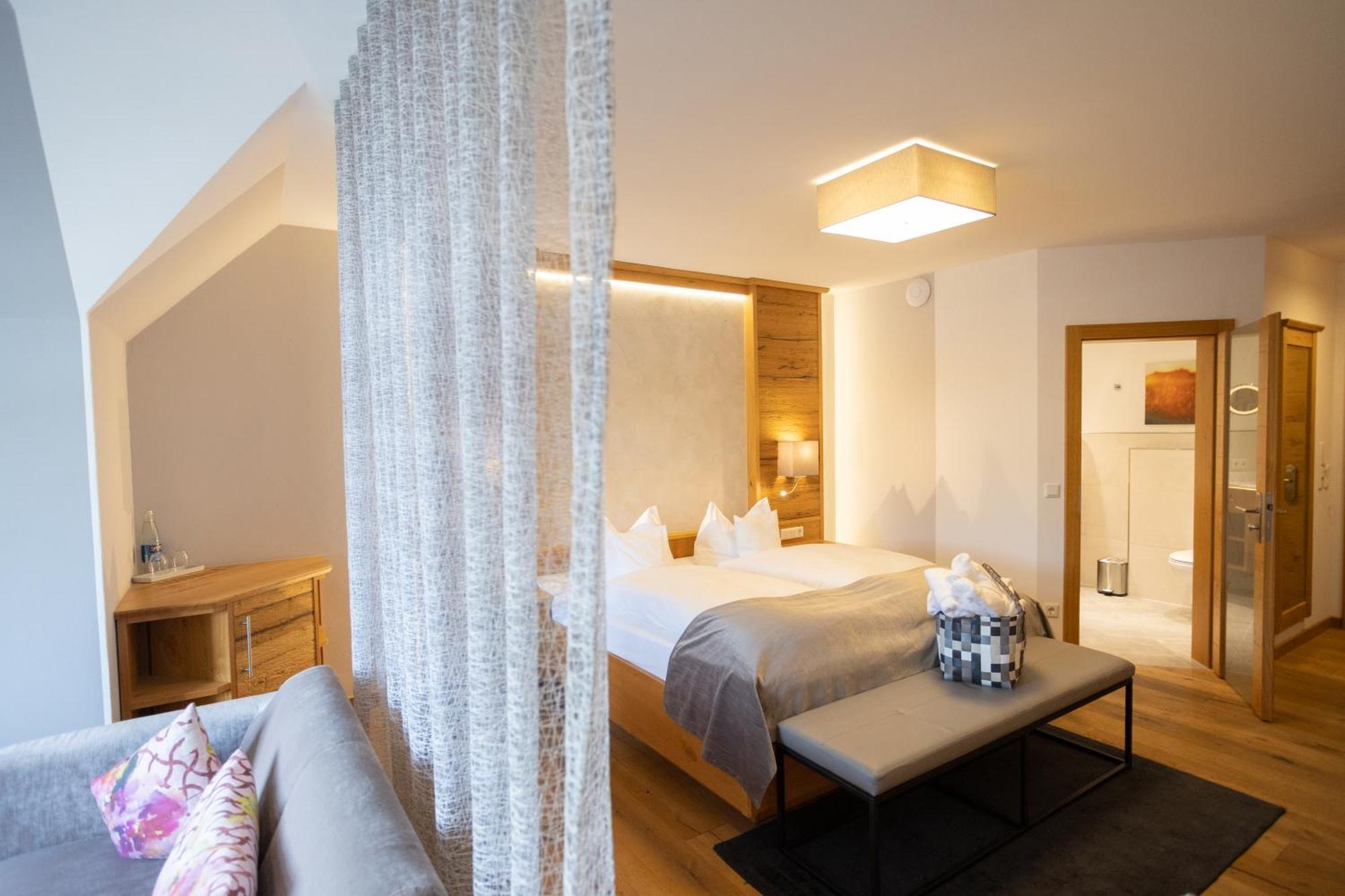 Large Double Room,1668059245:JPEG
