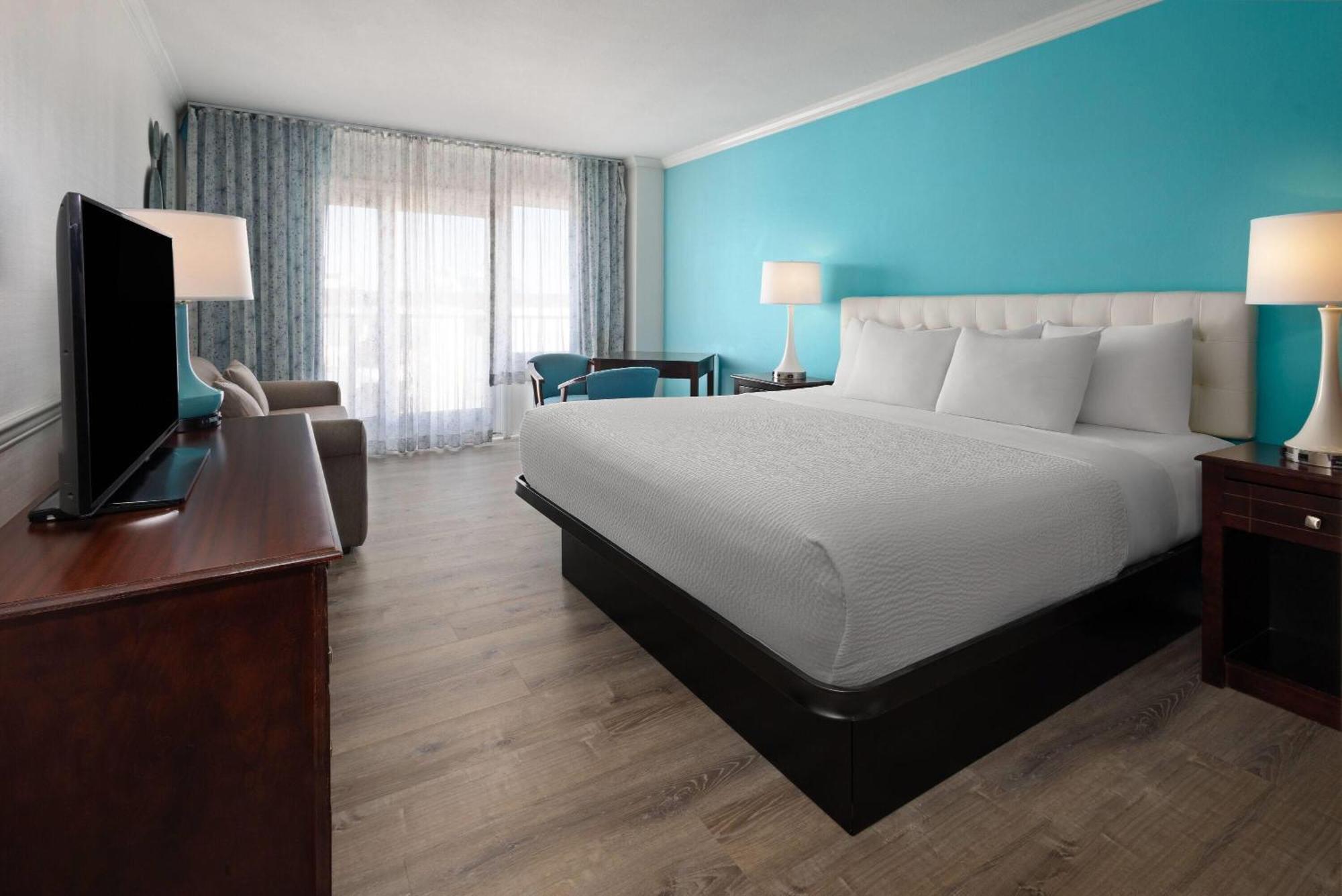 King Room with Partial Ocean View and Sofa Bed -  Non-Smoking,1668064414:JPEG
