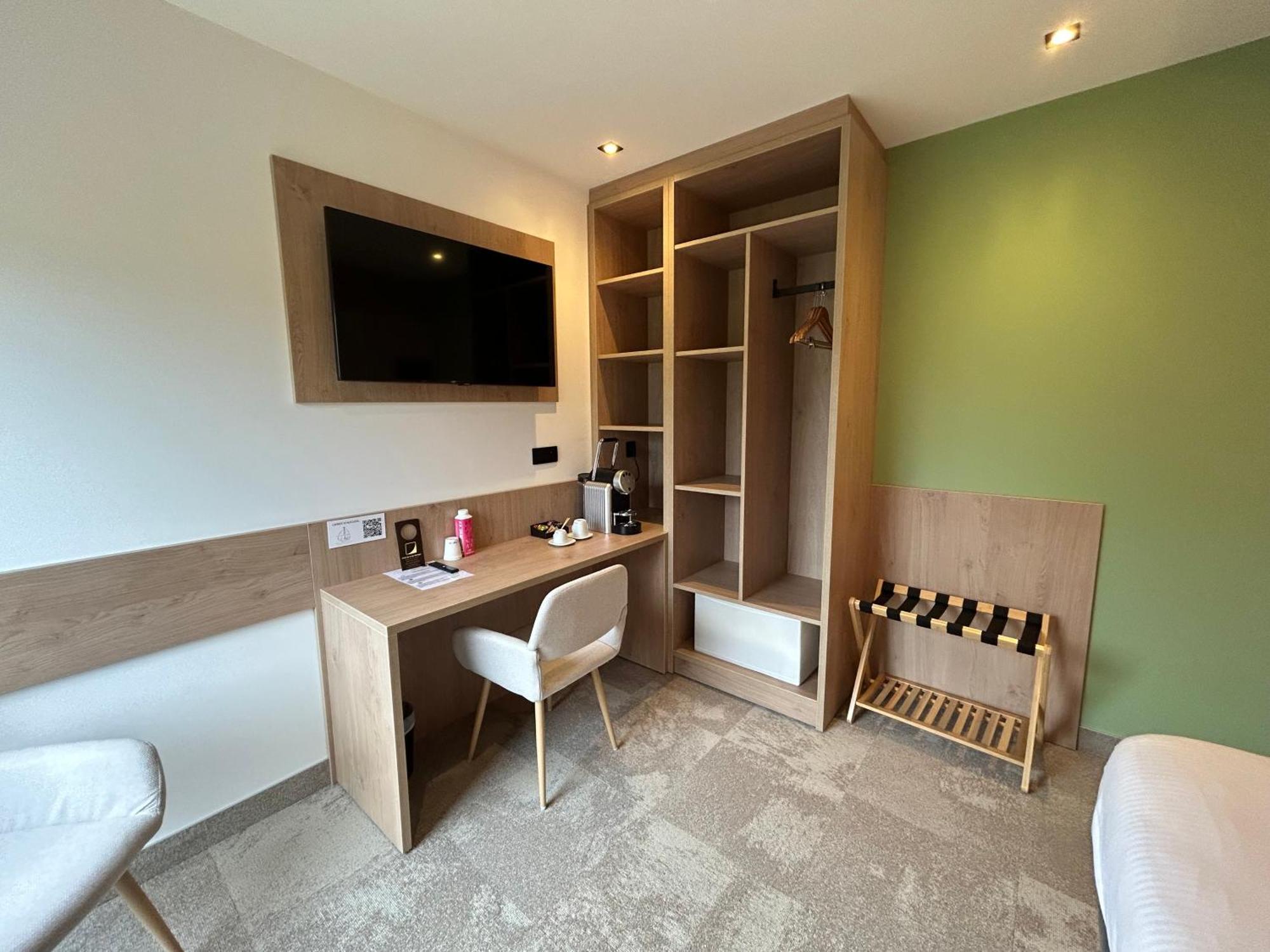 Large Double Room