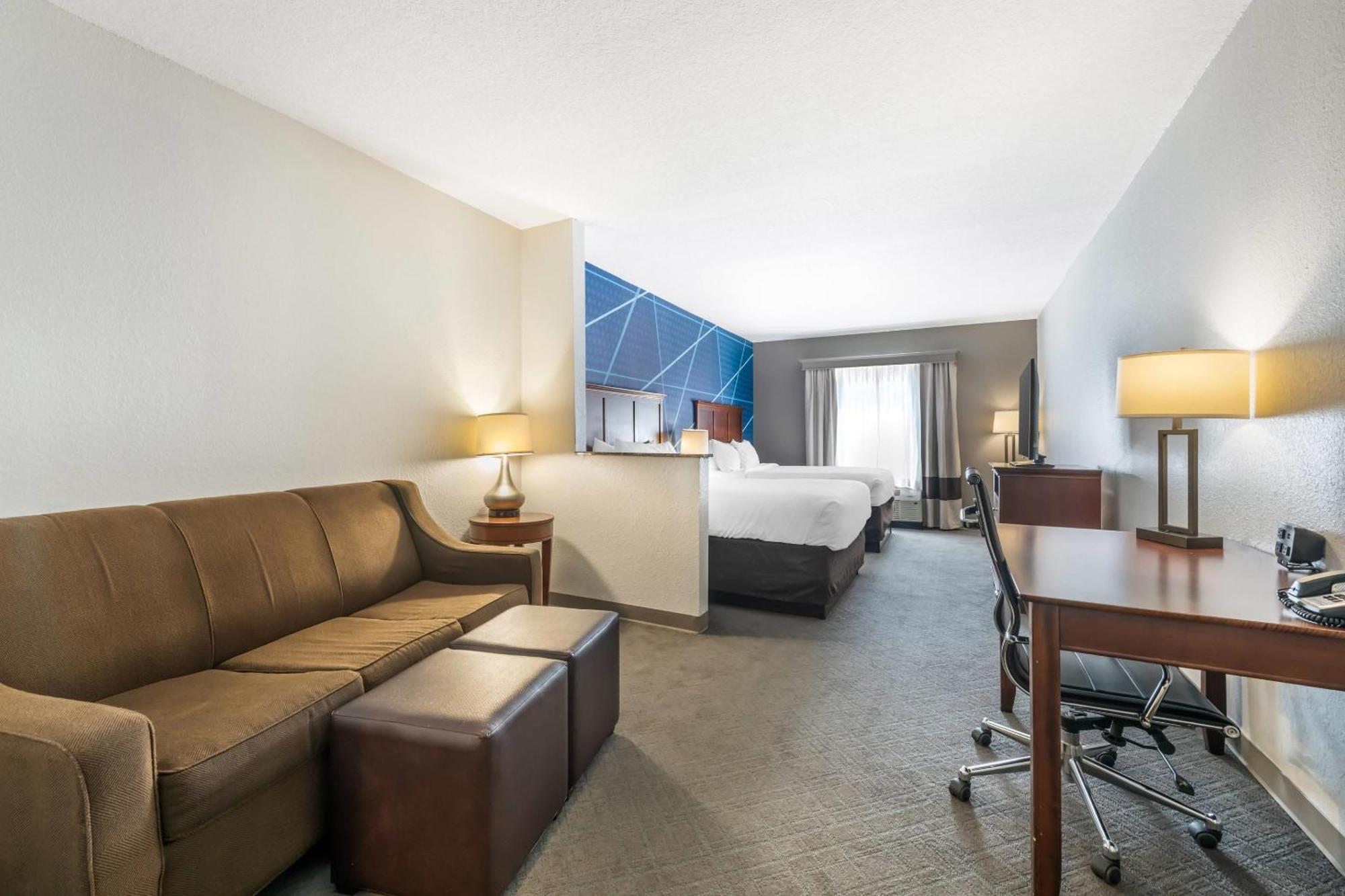 Queen Suite Two Queen Beds Disability Access or Non-Smoking