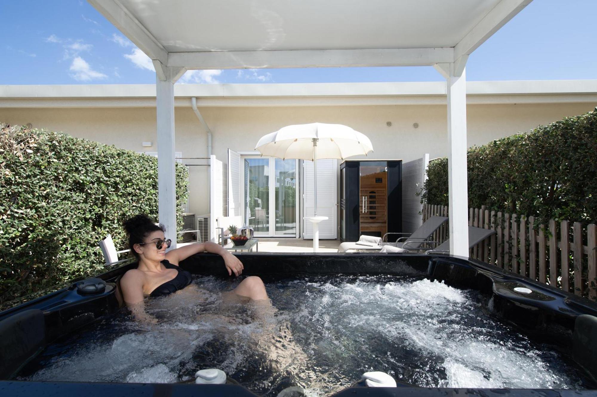 Queen Suite Spa Bath
