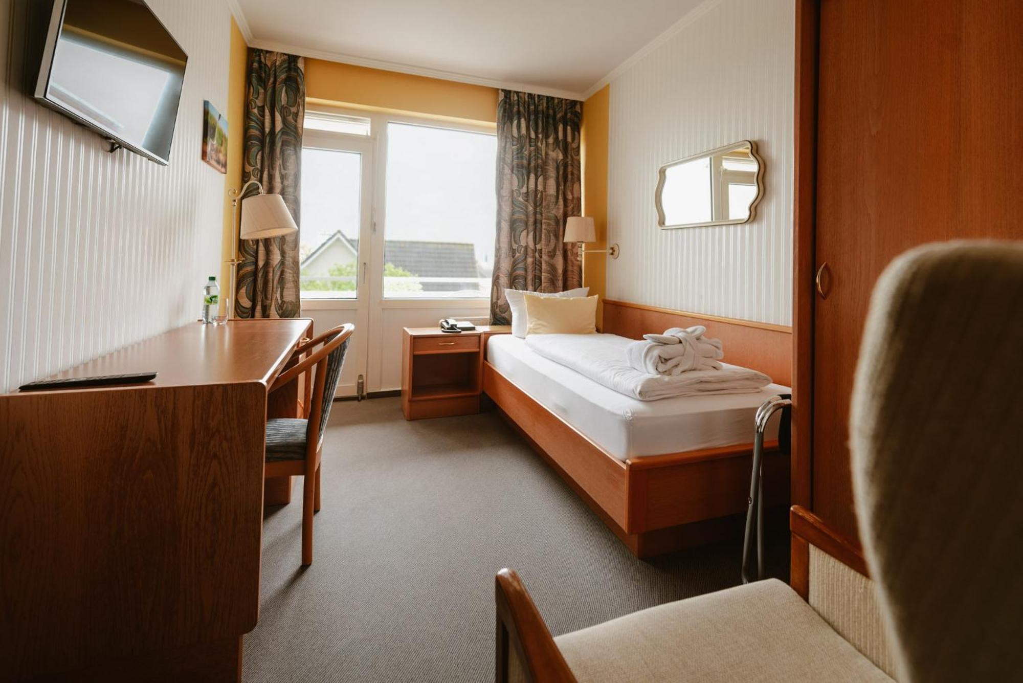 Single Room Balcony,1668117440:JPEG