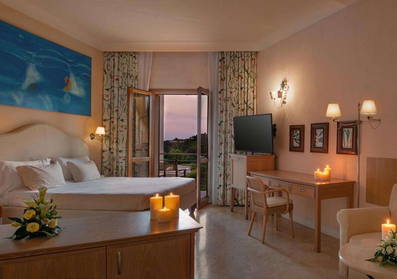 Superior Double or Twin Room Partial Sea View