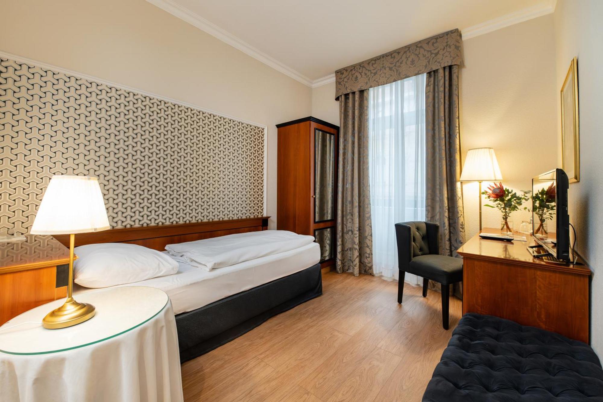 Standard Single Room,1669008503:JPEG