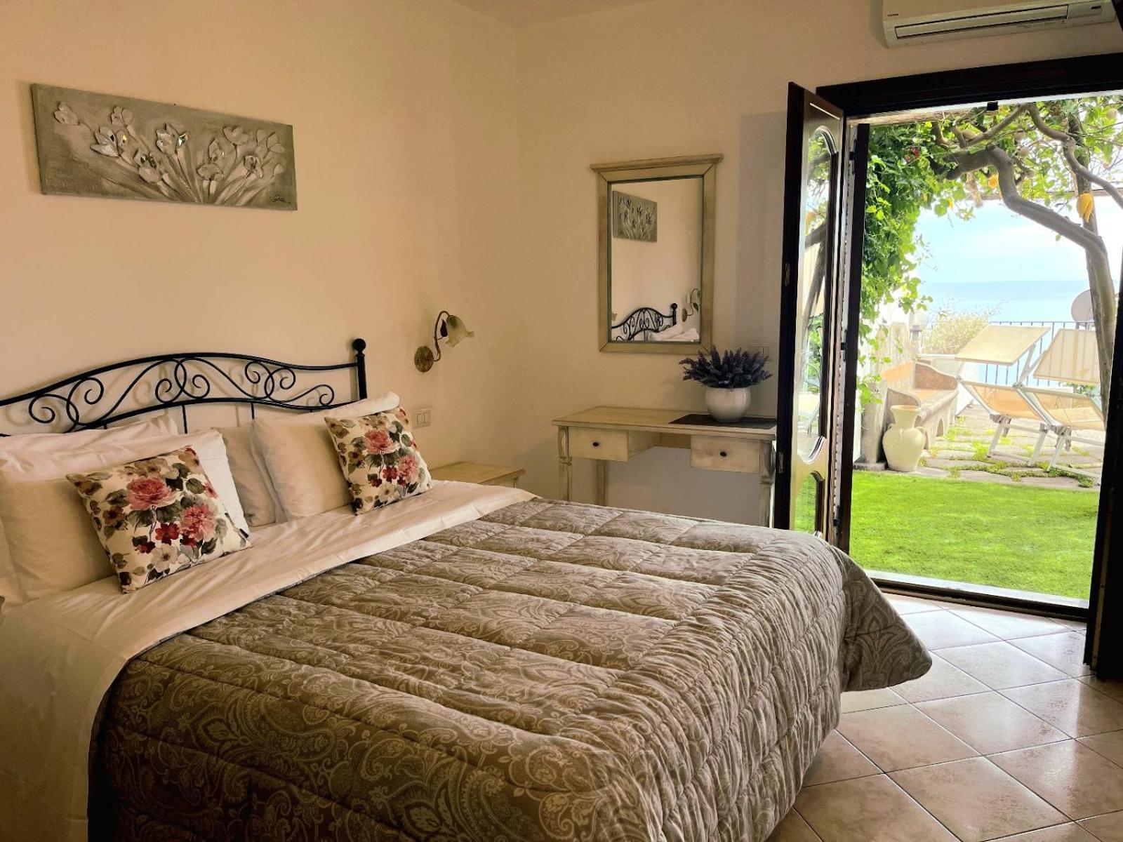 Comfort Room Patio Sea View