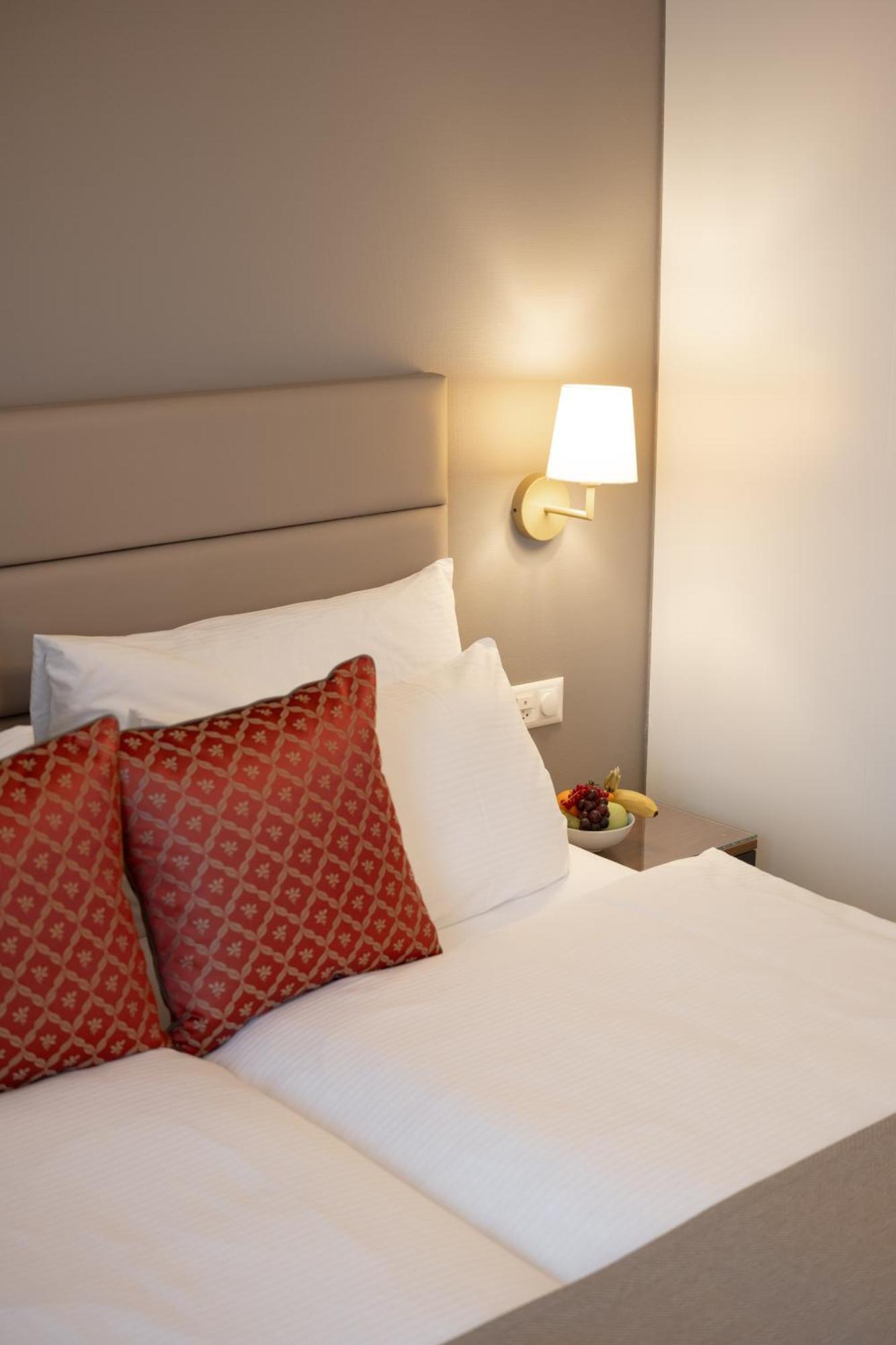 Double room facing the Chapel Bridge 14m2,1669010989:JPEG