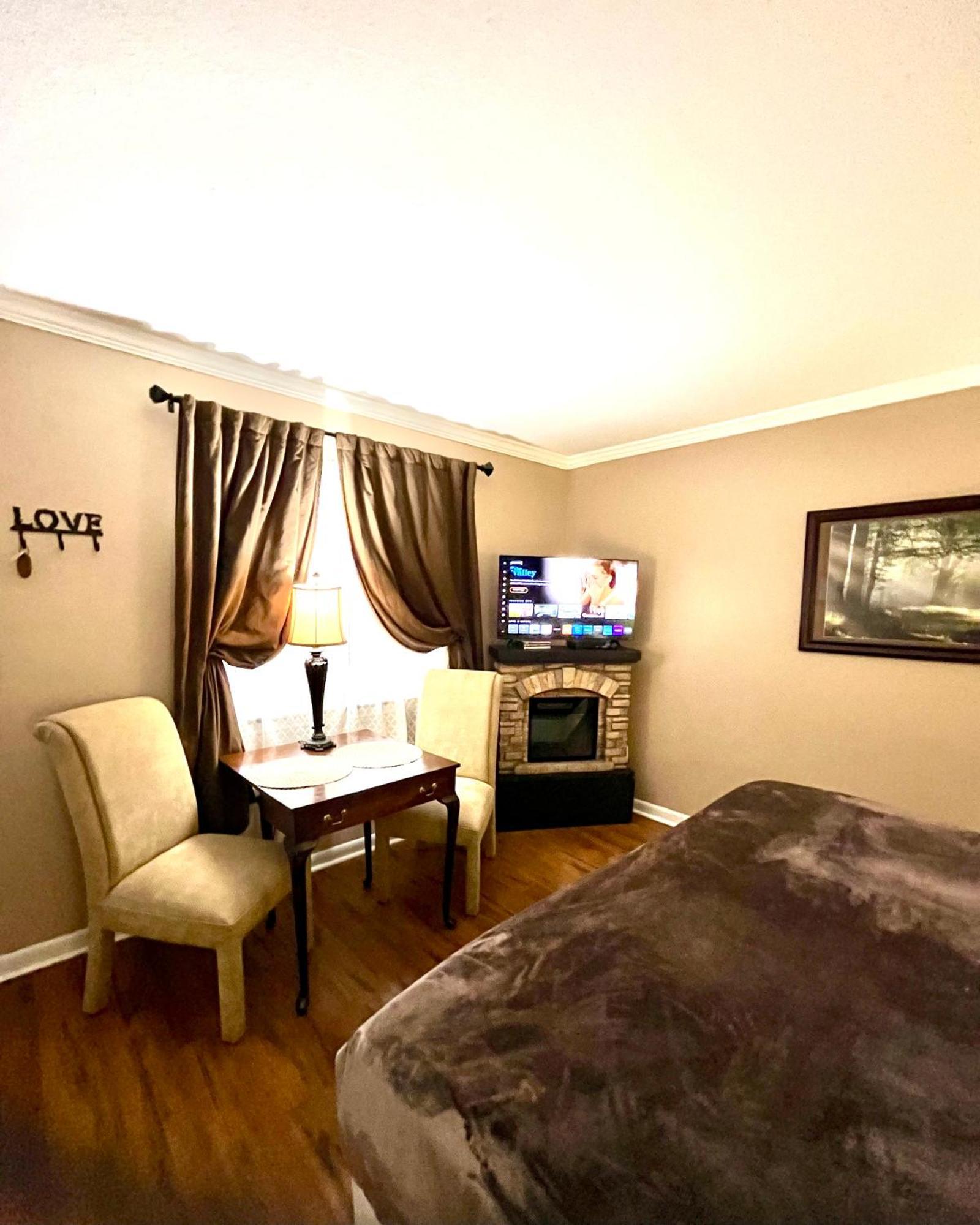 Deluxe King Suite Pet Friendly