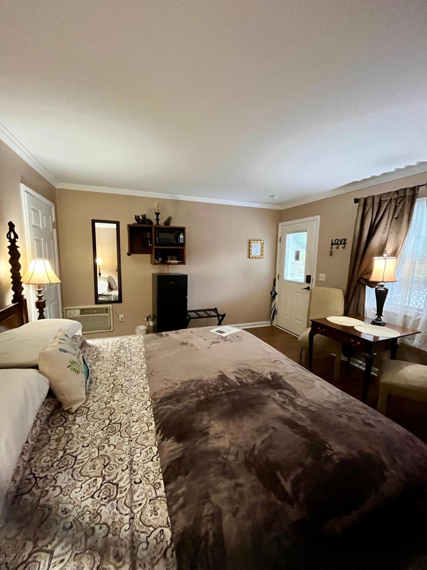 Deluxe King Suite Pet Friendly