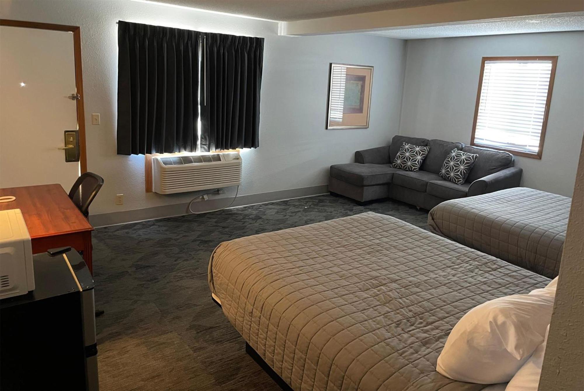 Two Queen Beds Deluxe Room Non-Smoking