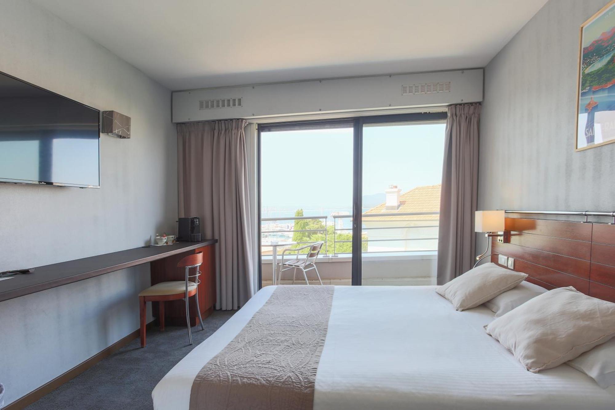 Comfort Double or Twin Room Swimming pool Access Balcony or Terrace