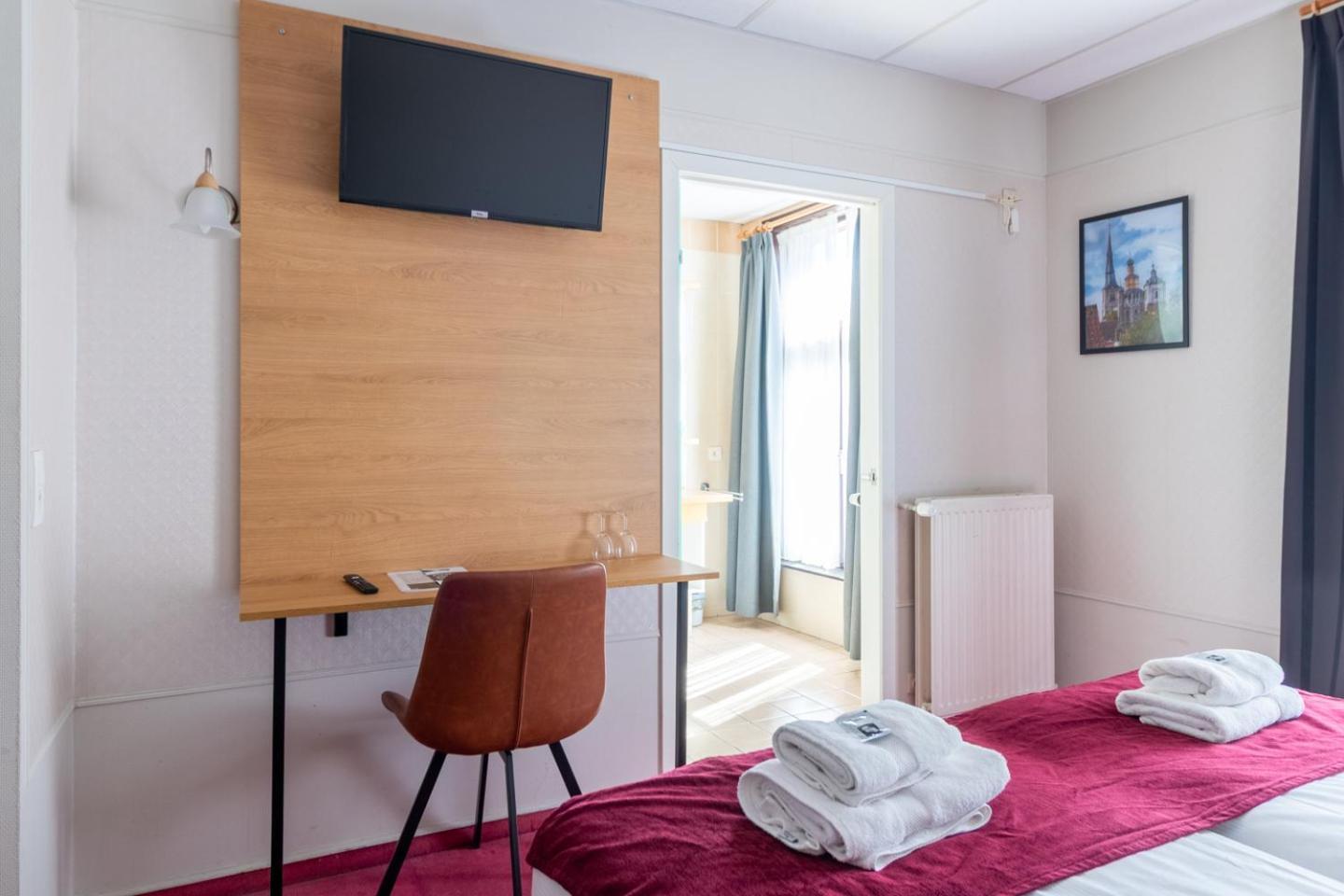 Twin Room,1669813551:JPEG